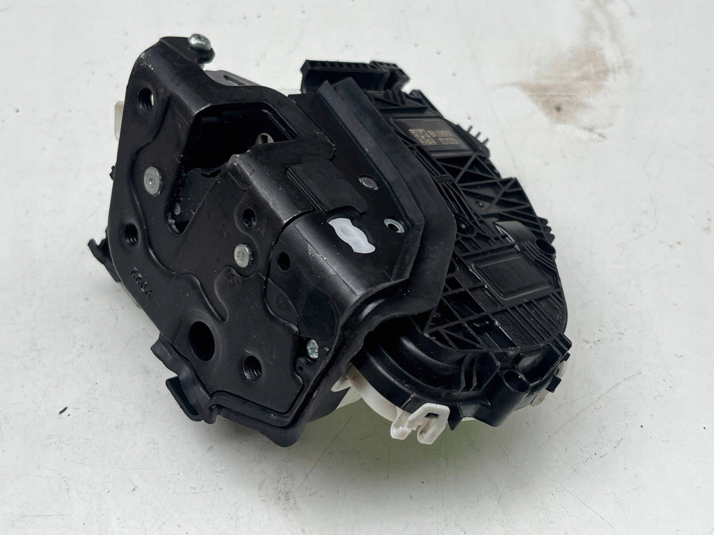 AUDI A4 B9 lock door right front 8X1837016D @M