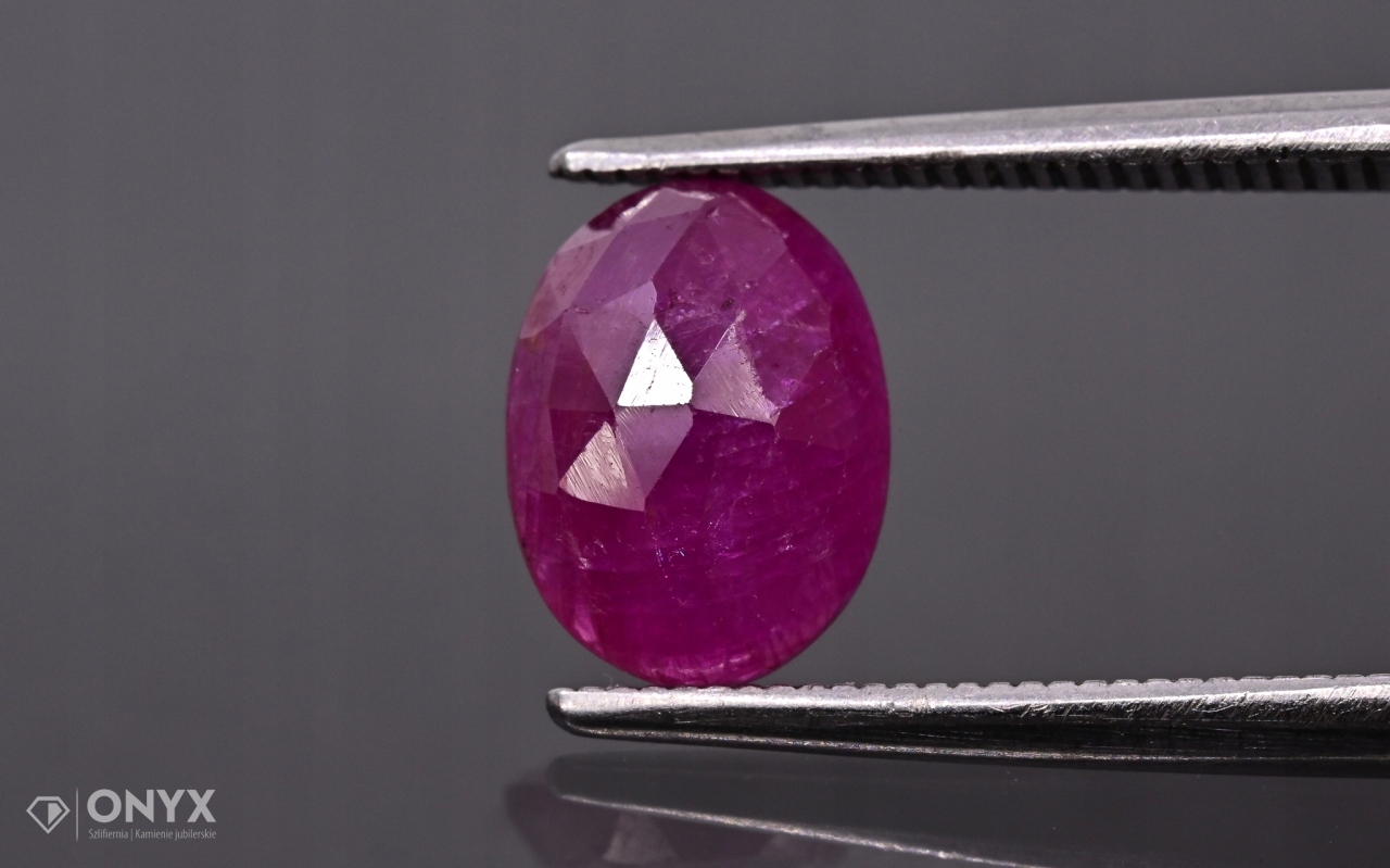 Rubín fazetovaná rozeta ovál 8,2x6,2 mm