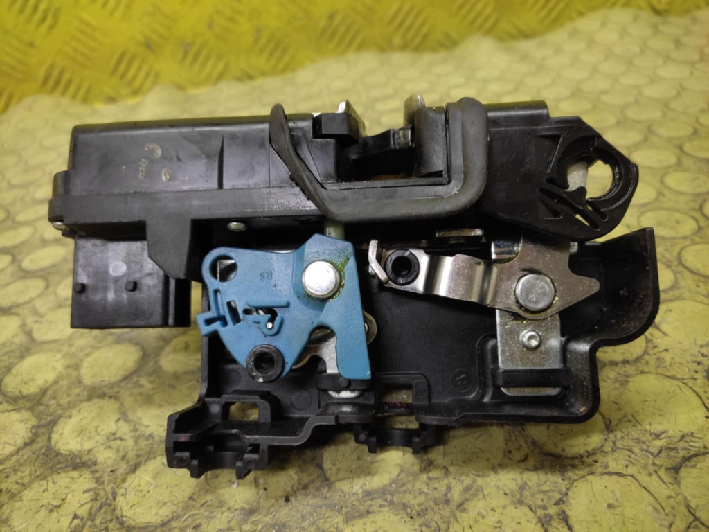 OPEL ANTARA lock door right front