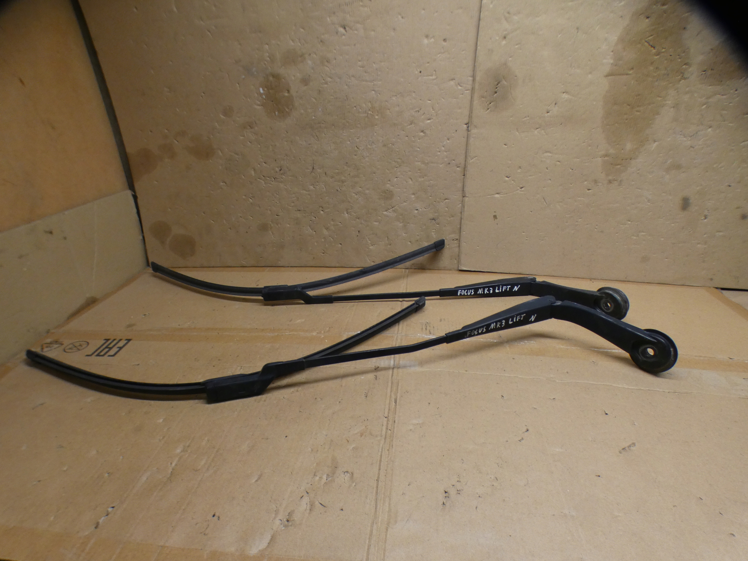 Ford focus mk3 wiper arm front przedniej right left bm5117526bc