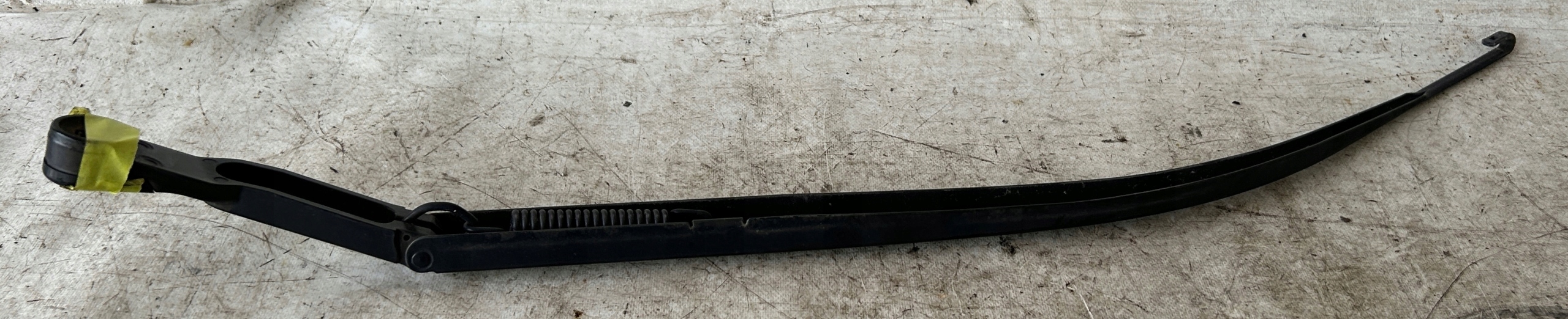 wiper arms front NISSAN MAXIMA A35 09