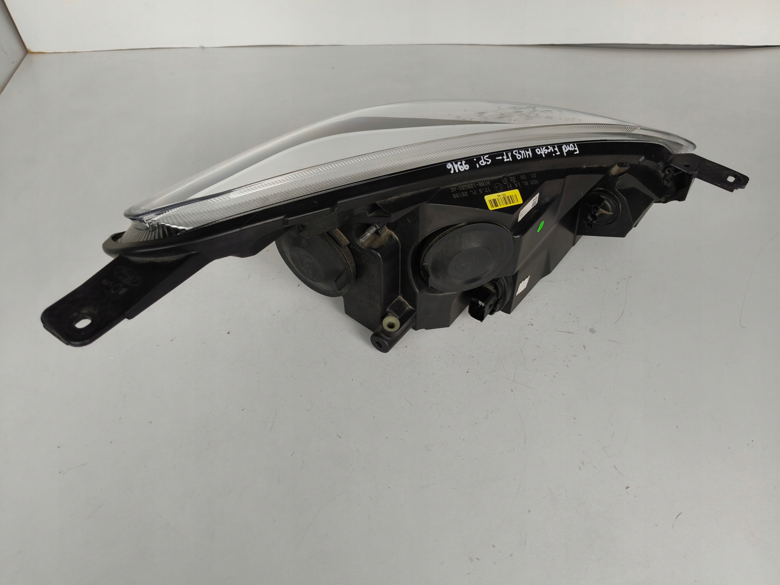 light left REFLEKTOR FORD FIESTA MK8 17