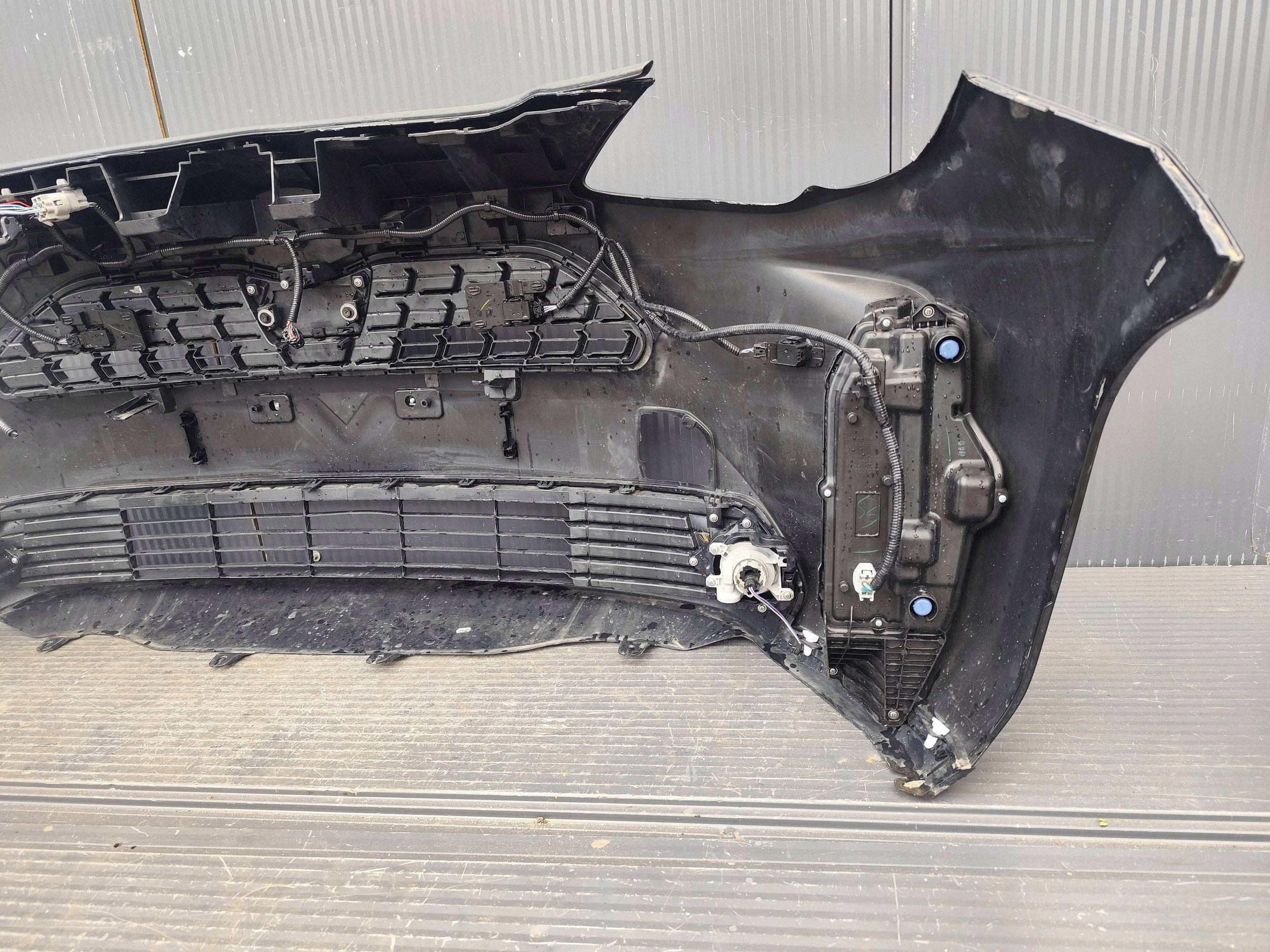 TOYOTA YARIS CROSS front bumper 4xPDC complete DEMONTAZ