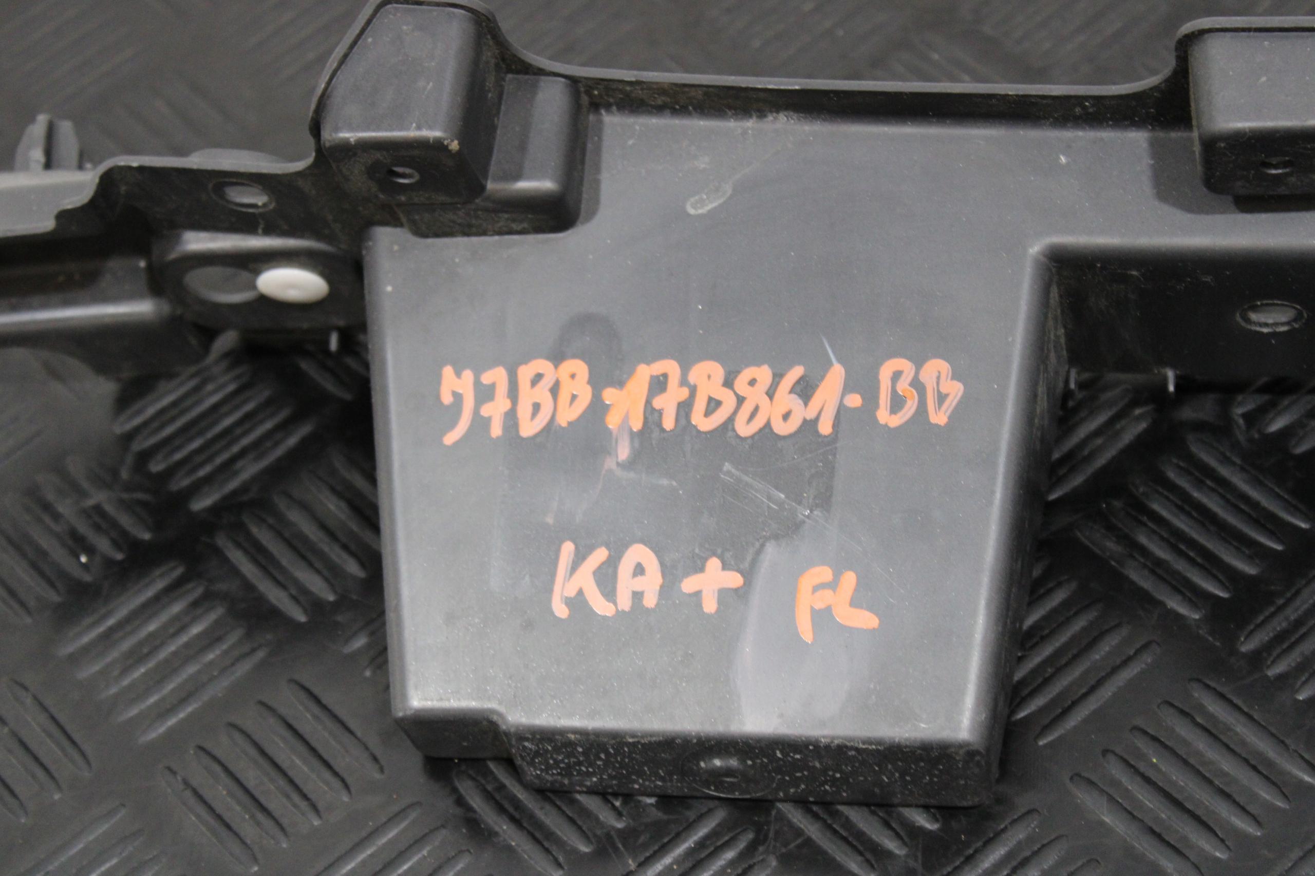 Support ABSORBER Pare choc J7BB-17B861-BB FORD KA+ KA + ACTIVE LIFT