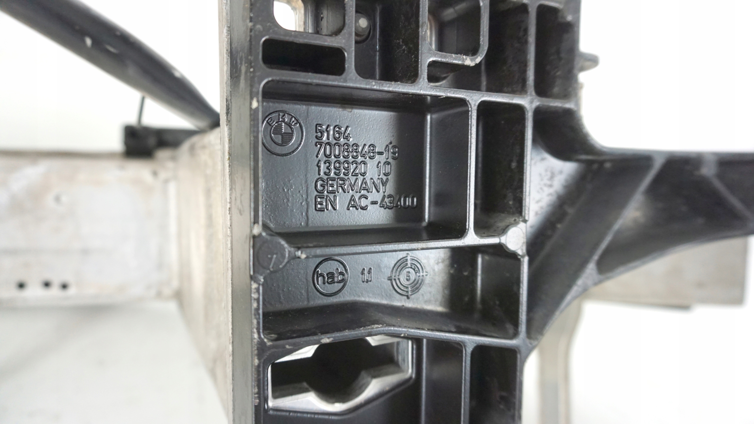 панель передняя / телевизор Балка усилитель бампера перед BMW 6 E63 E64 2003 7185487
