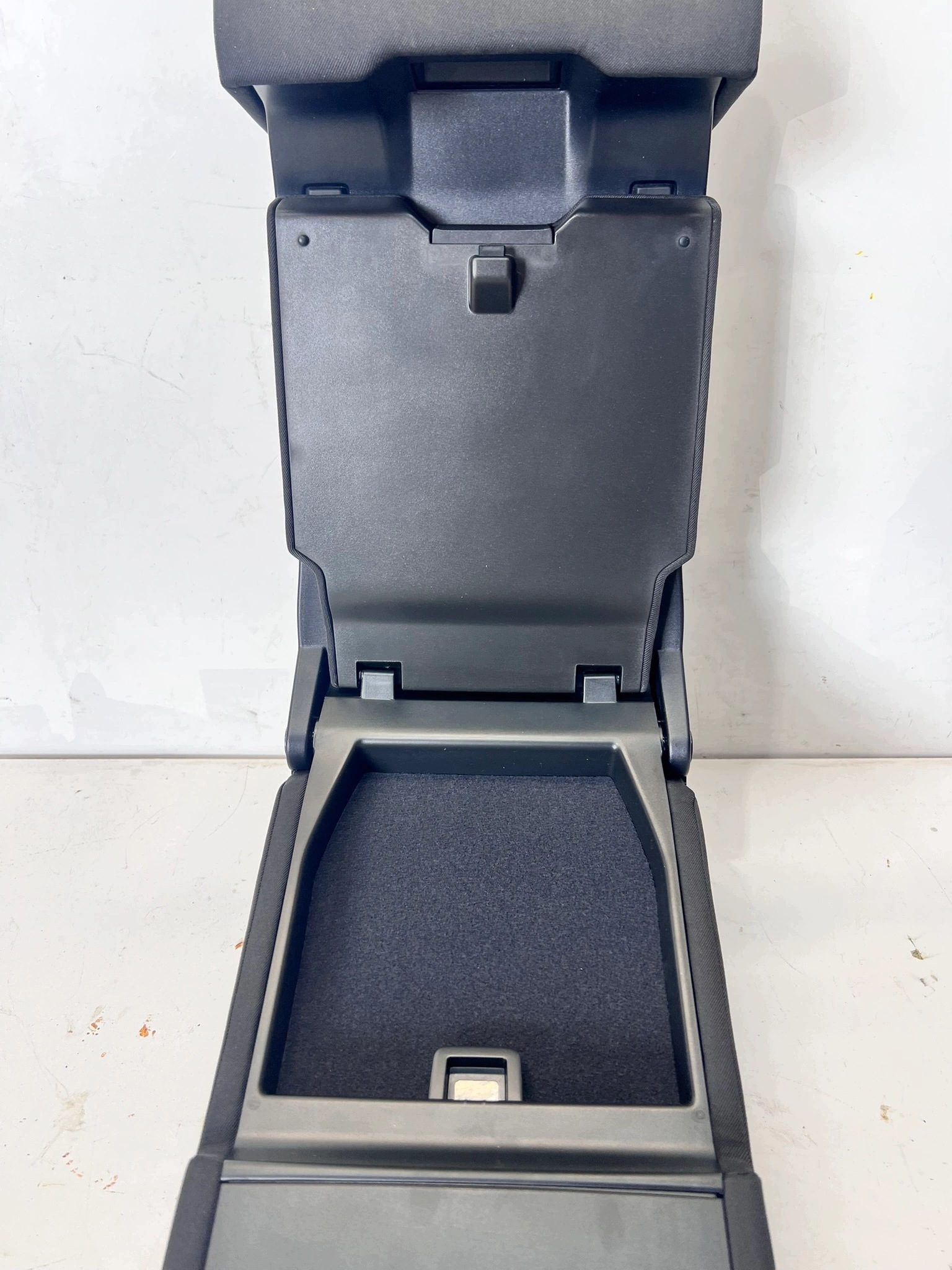 armrest passenger compartment KANAPY rear part AUDI A6 C8 MATERIAL 4K9885205AB