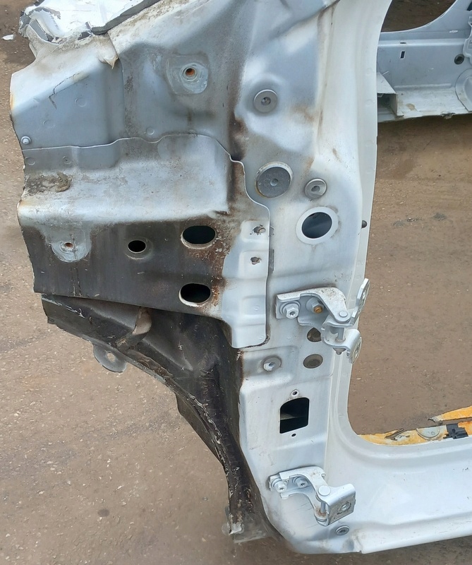 słupek lewy przód róg próg renault clio IV 12-20