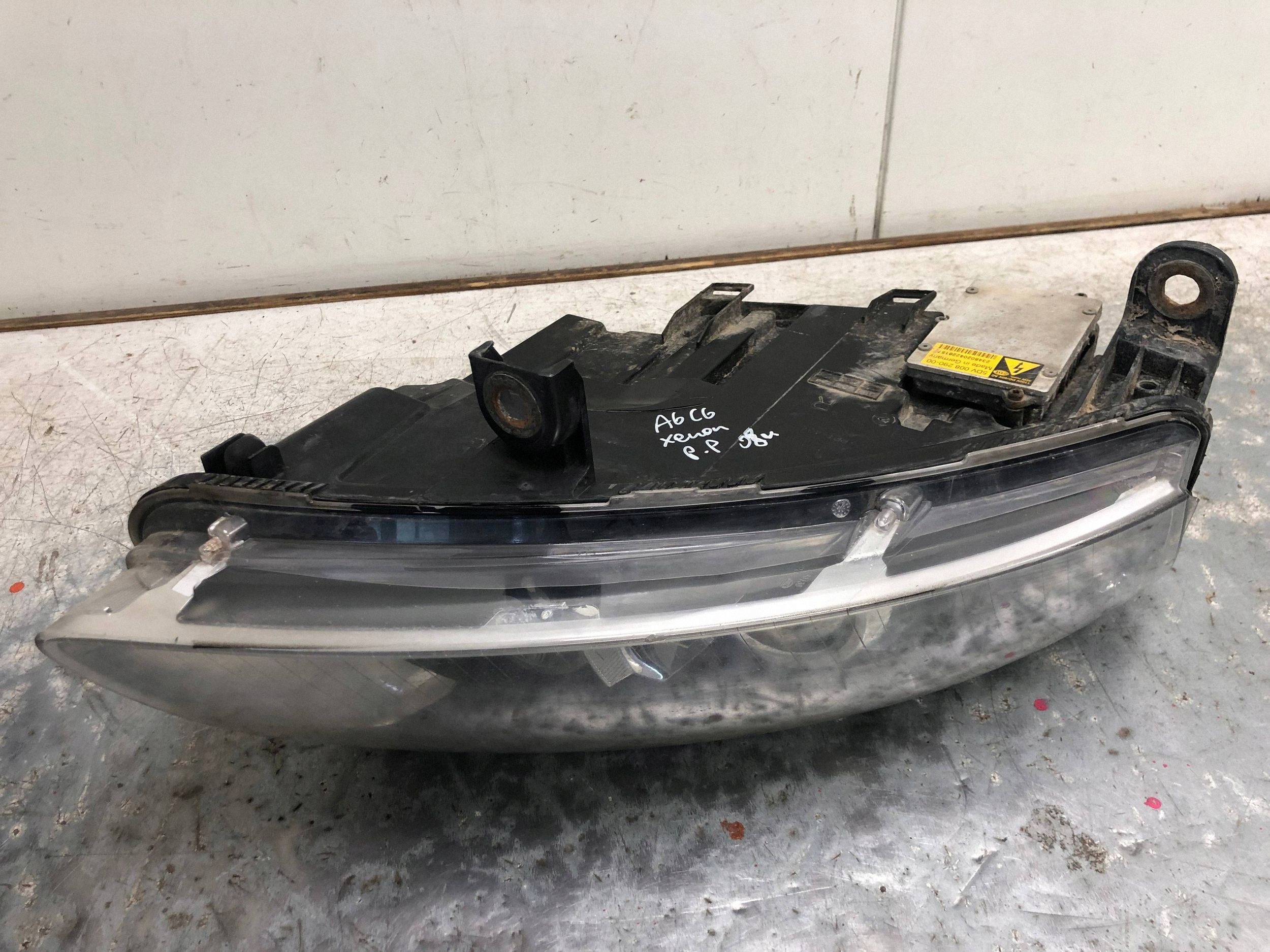 light right front XENON AUDI A6 C6 4F0941004AK