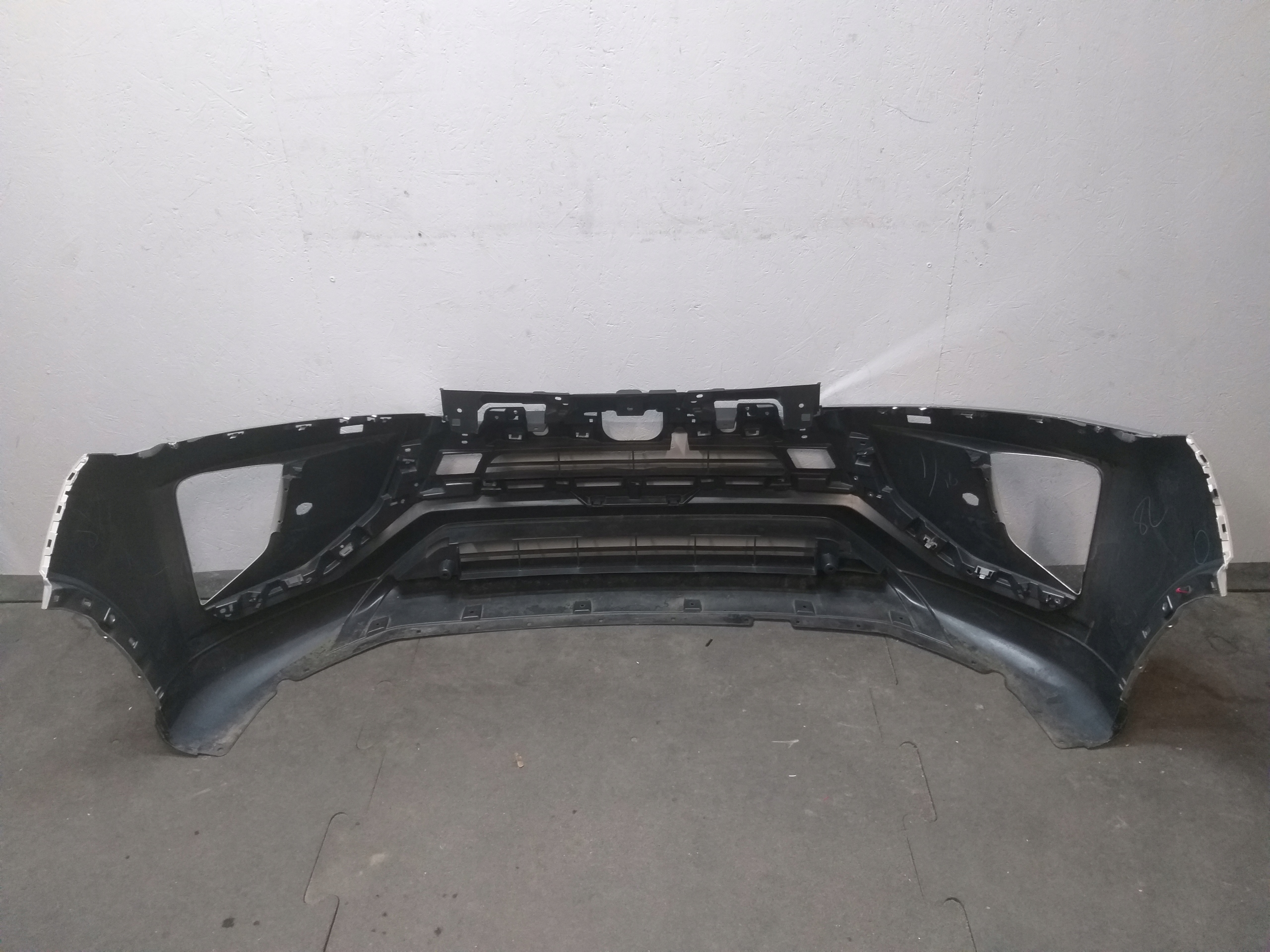 Pare choc Avant MITSUBISHI ECLIPSE CROSS