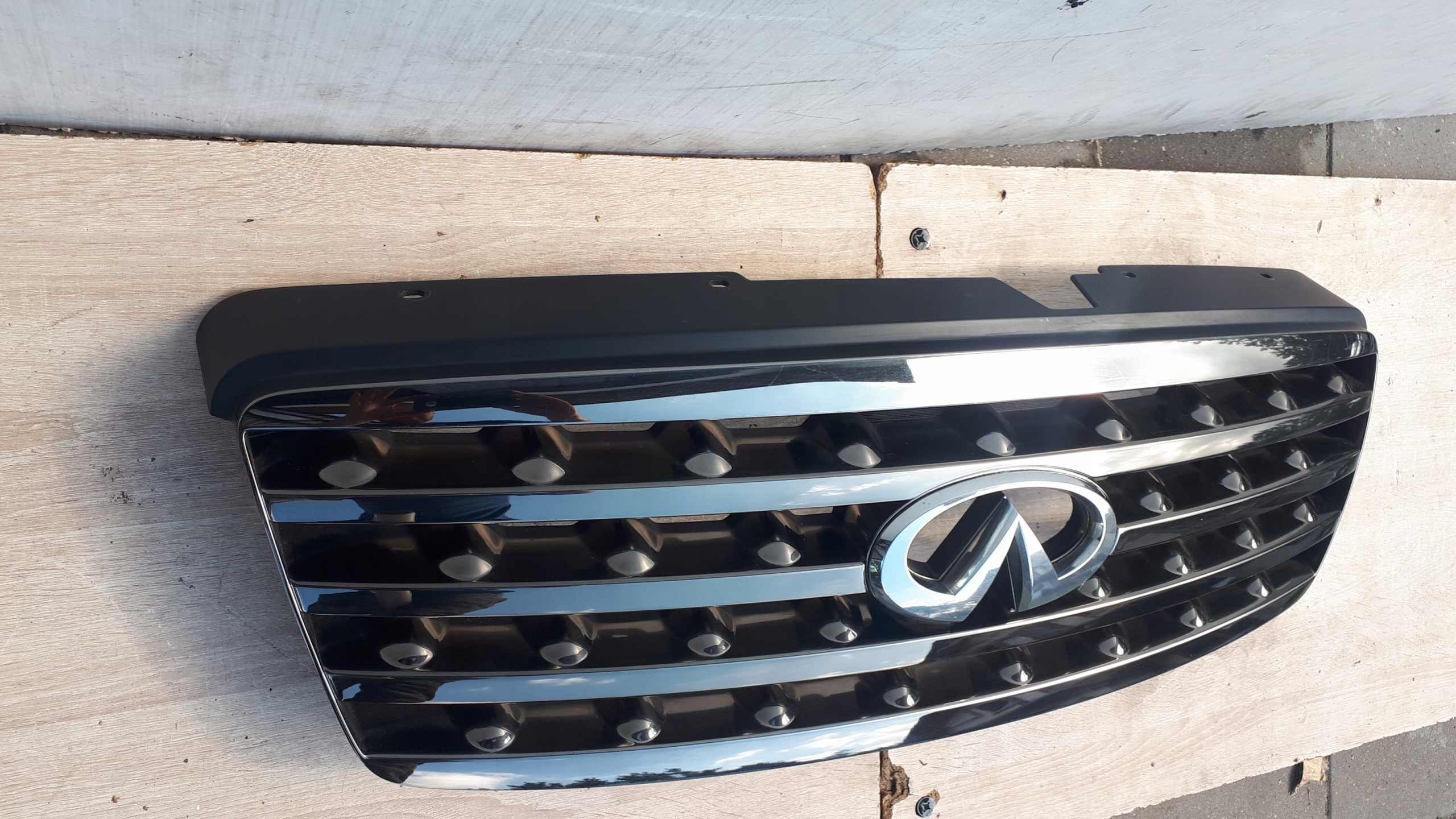 62310-CL70B - Infiniti FX35 03-08 решетка радиатора OEM 62310-CL70A