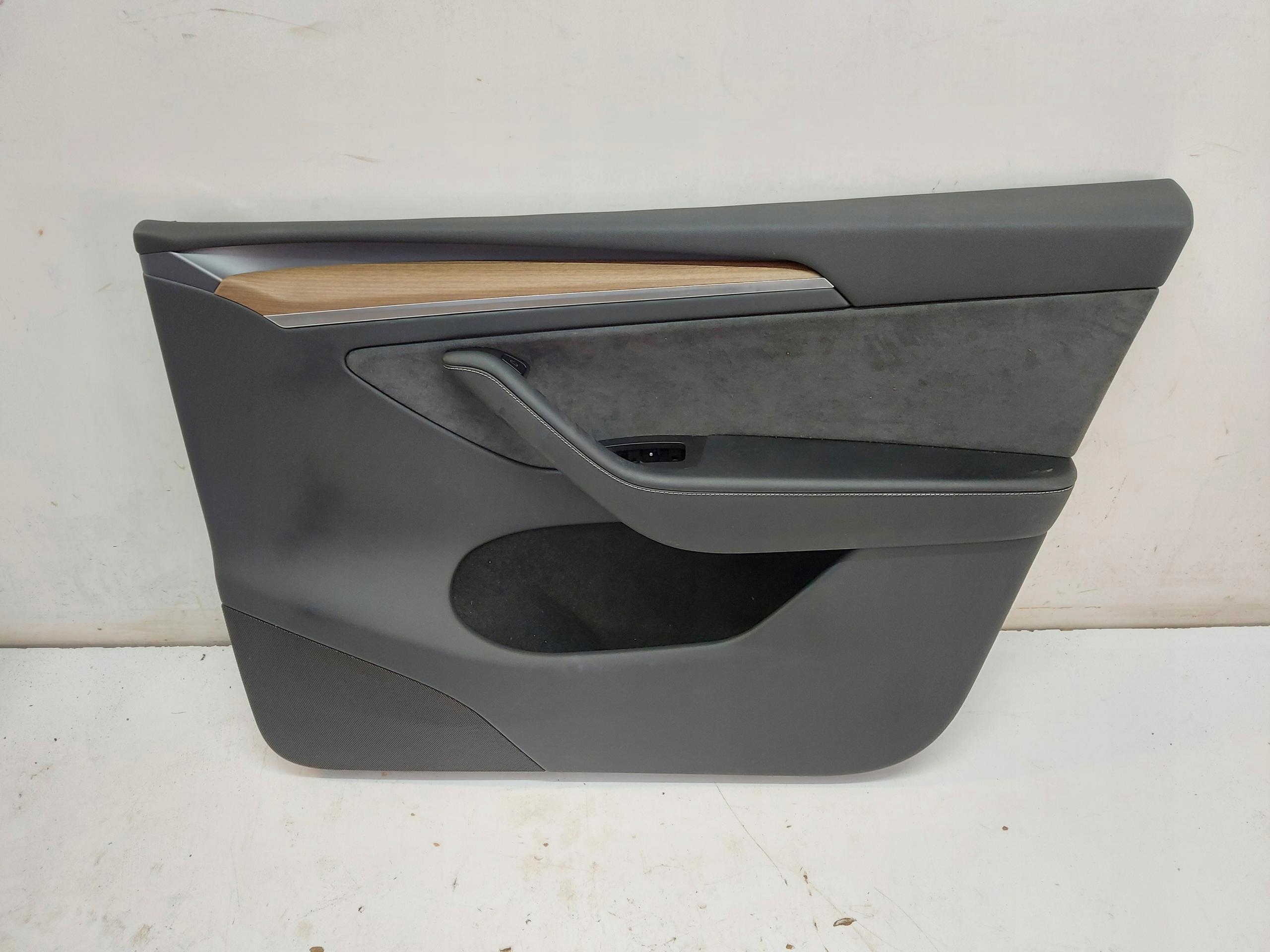 TESLA MODEL Y 2024r upholstery side door right front