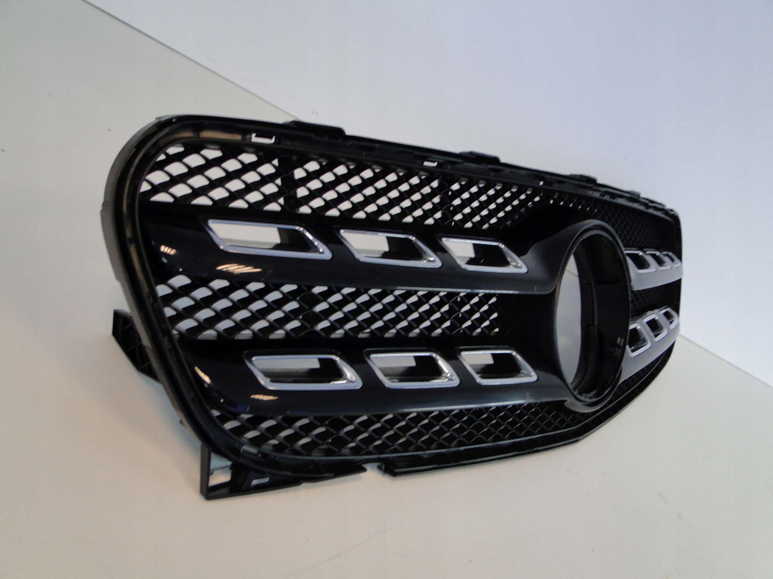 MERCEDES GLA 156 X156 GRILL ATRAPA ZDERZAKA LIFT Typ samochodu 4x4/SUV