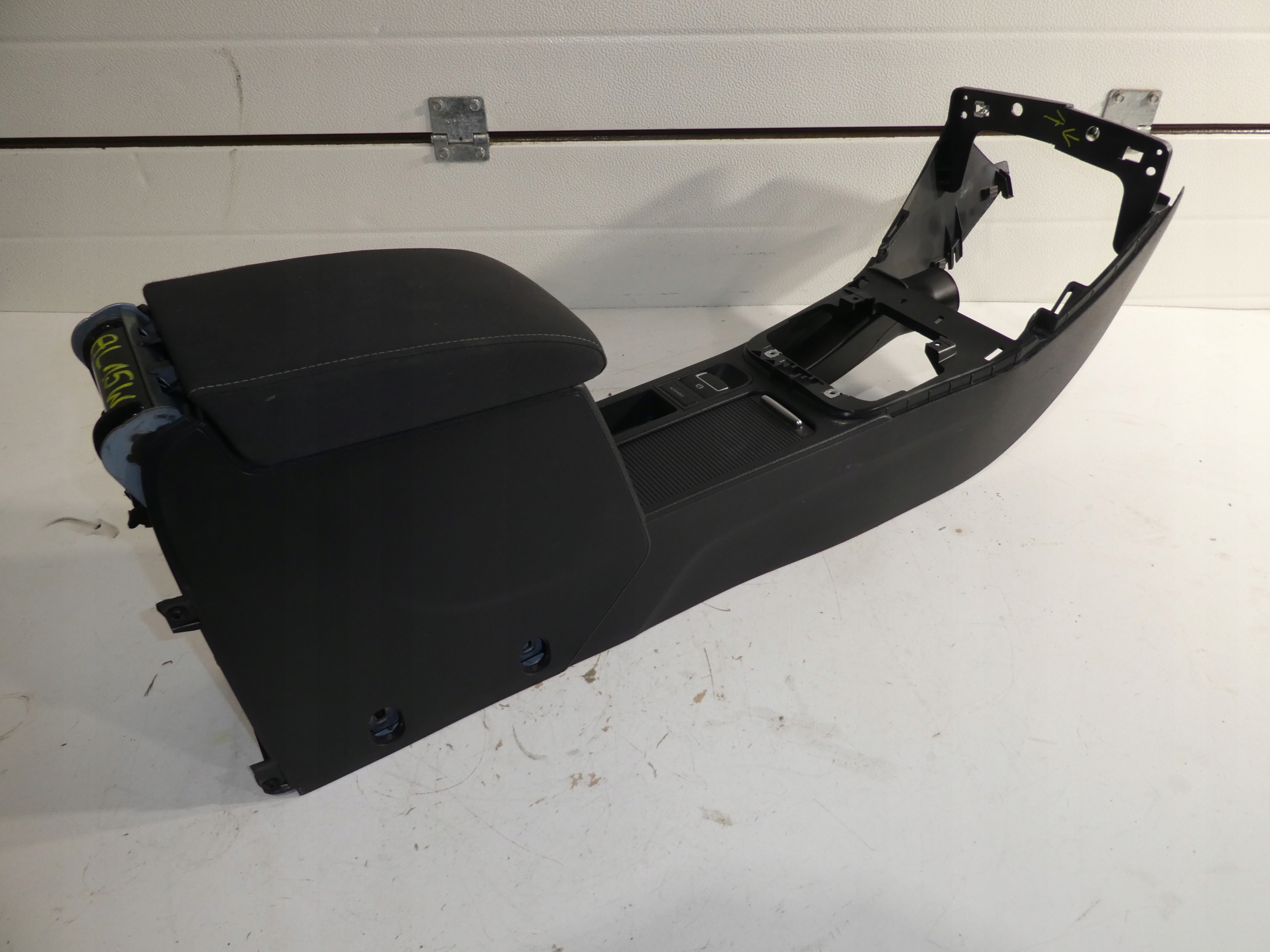 TUNEL armrest VW TIGUAN plus 5N0864251B