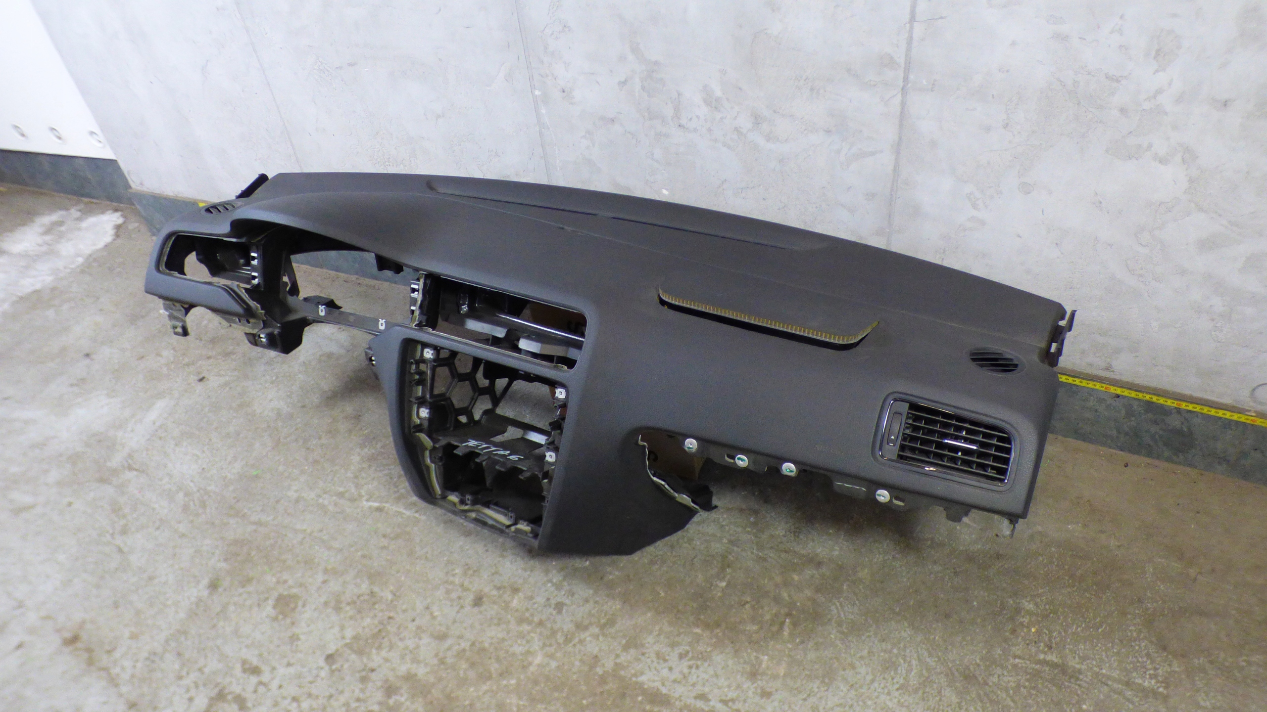 dashboard instrument panel console VOLKSWAGEN JETTA VI 5C 5C0