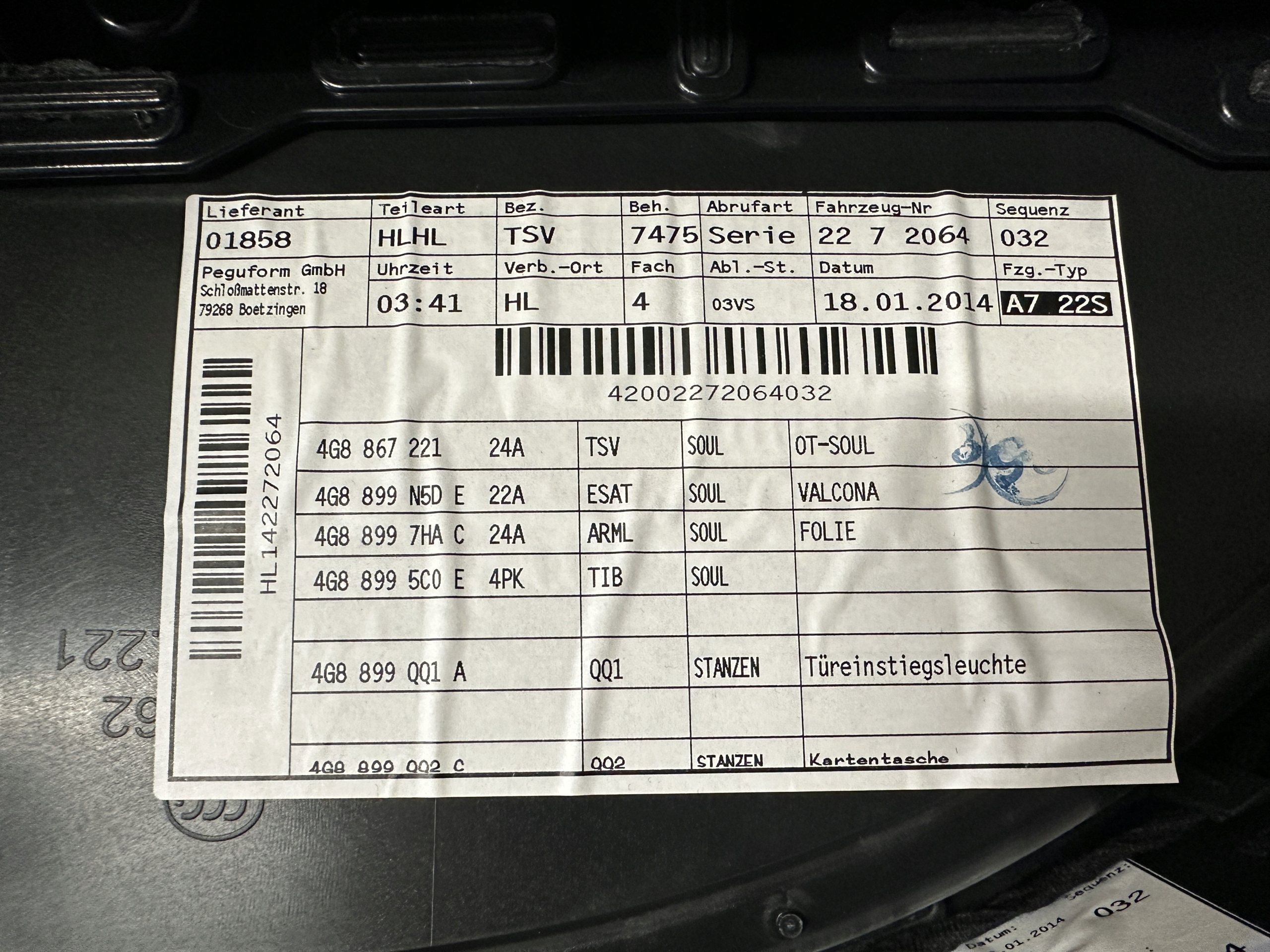 AUDI A7 4G side door left rear part leather