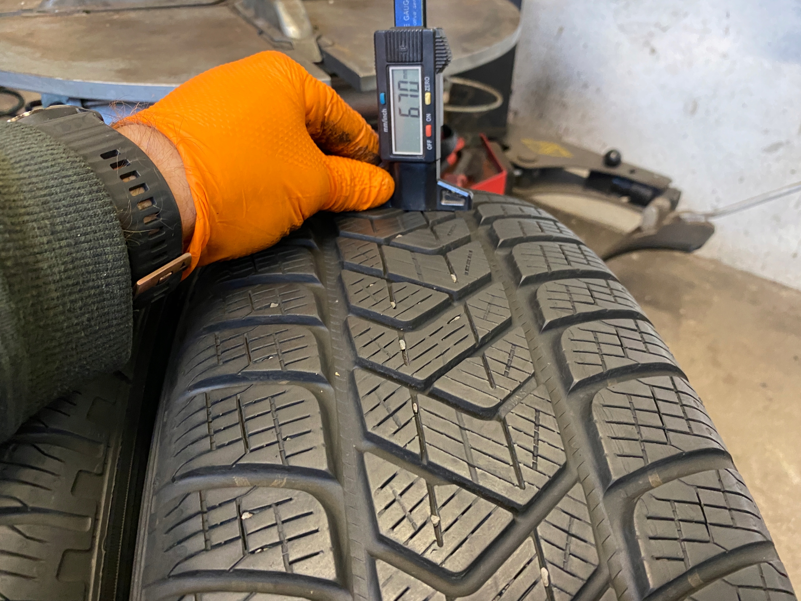 2 tyres winter 215/65R17 Pirelli Scorpion Winter Seal 7mm