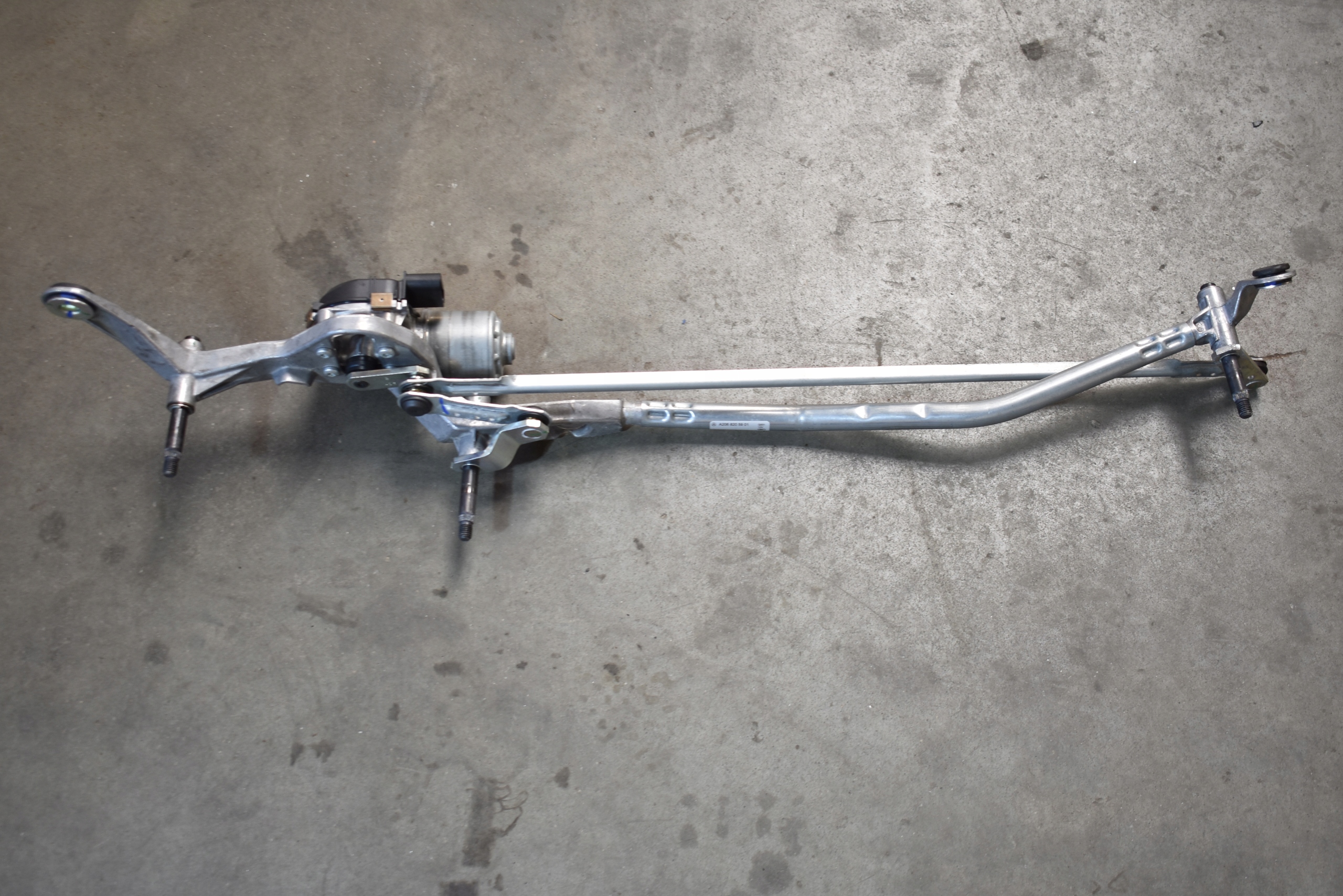 IDEALNY Wischergestänge MERCEDES W214 W206 1