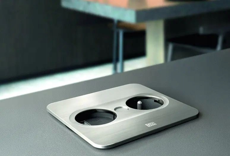 Bachmann TWIST2 Square Push 1gn. Ute+usb k.Inox