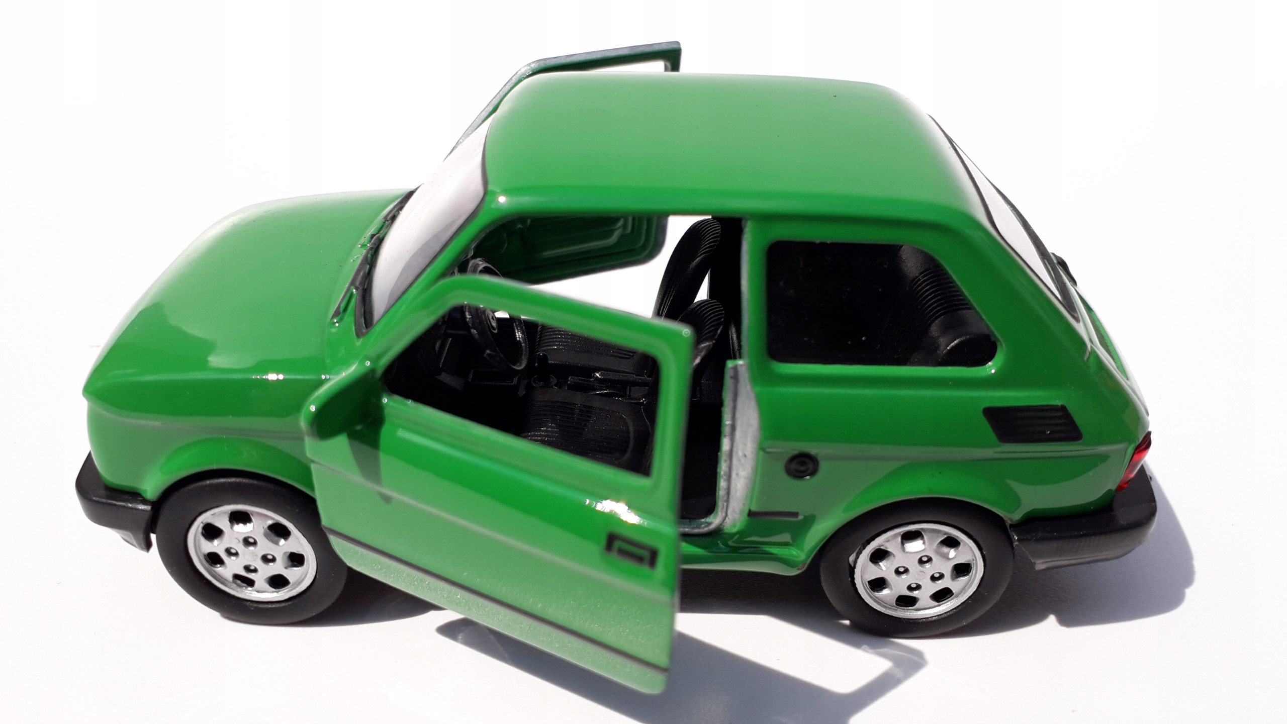 Fiat 126 Zielony Metalowy Model Welly Skala 1:34