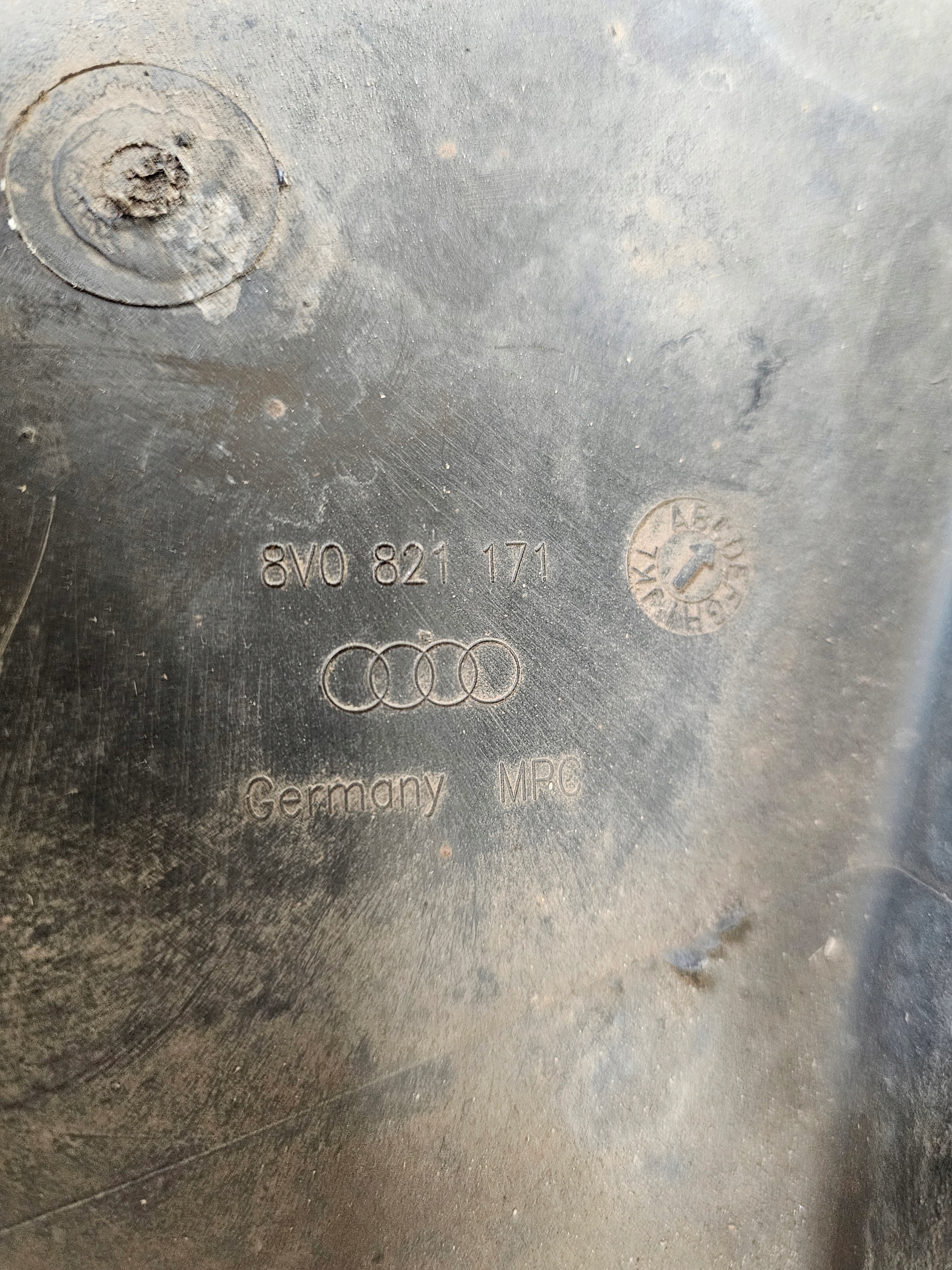 AUDI A3 8V 13-20 mudguard front left front 8V0821171