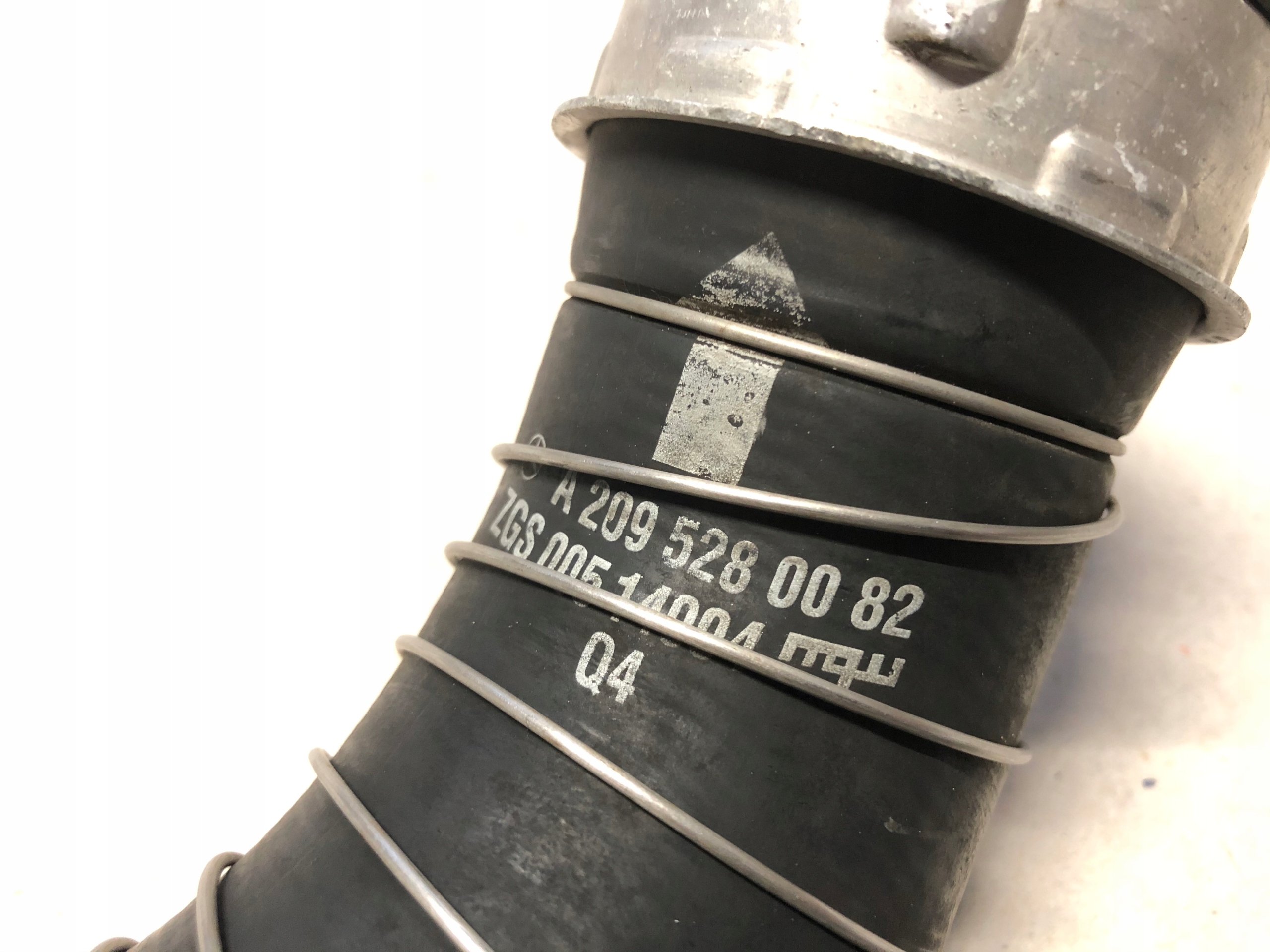 W203 203 - MERCEDES воздуховод труба 209 A2095280082