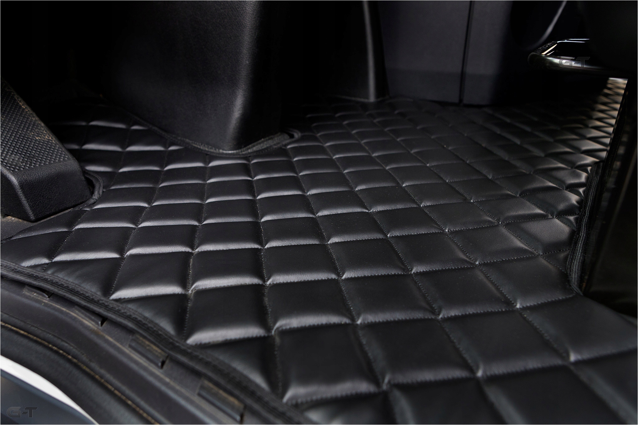 DYWAN DYWANIKI PIKOWANE MERCEDES MP IV 2011R N/AMO Producent Giz-Trans