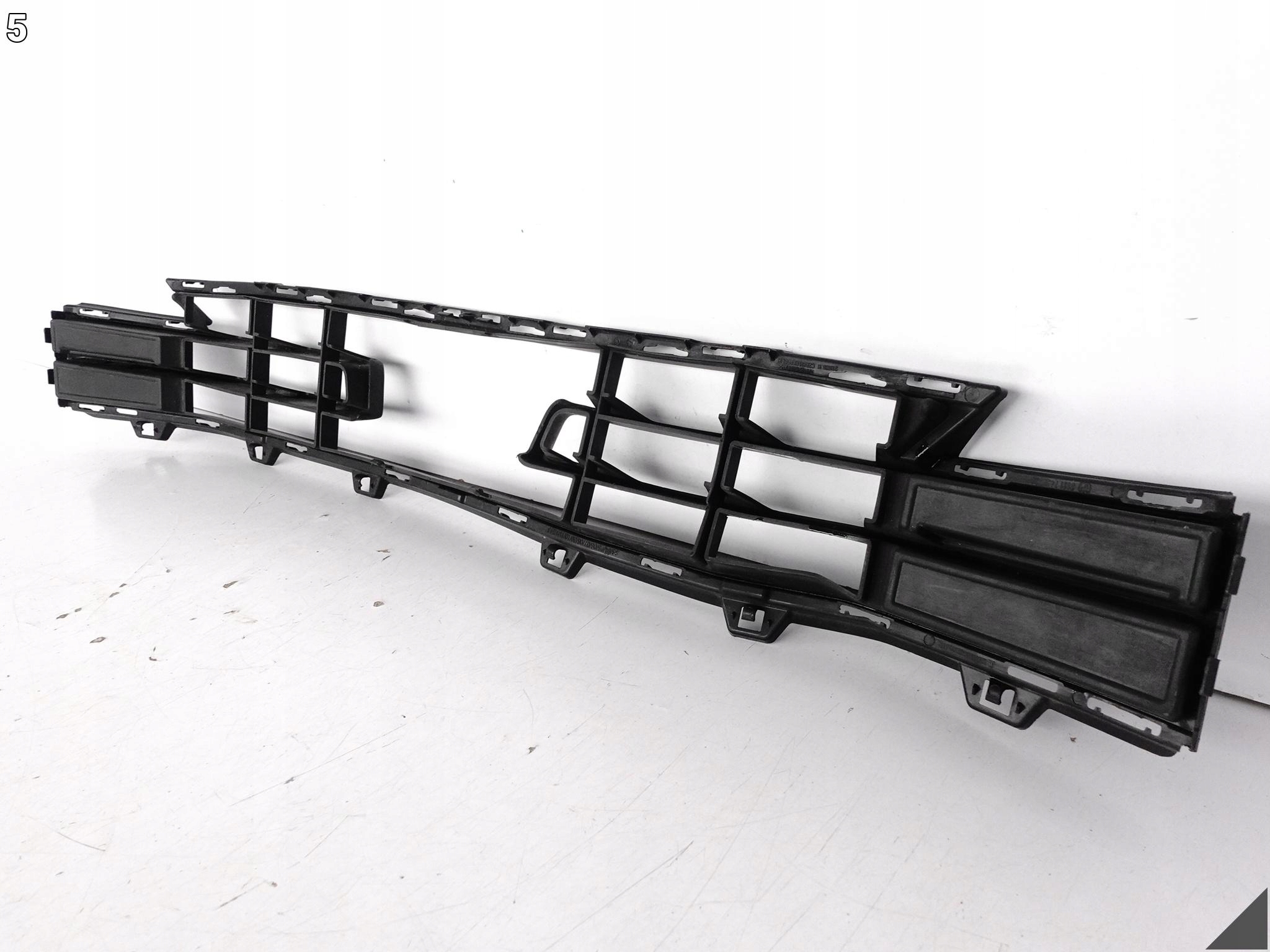 BMW 1 F40 19-24 central lower grid grille intake W bumper front