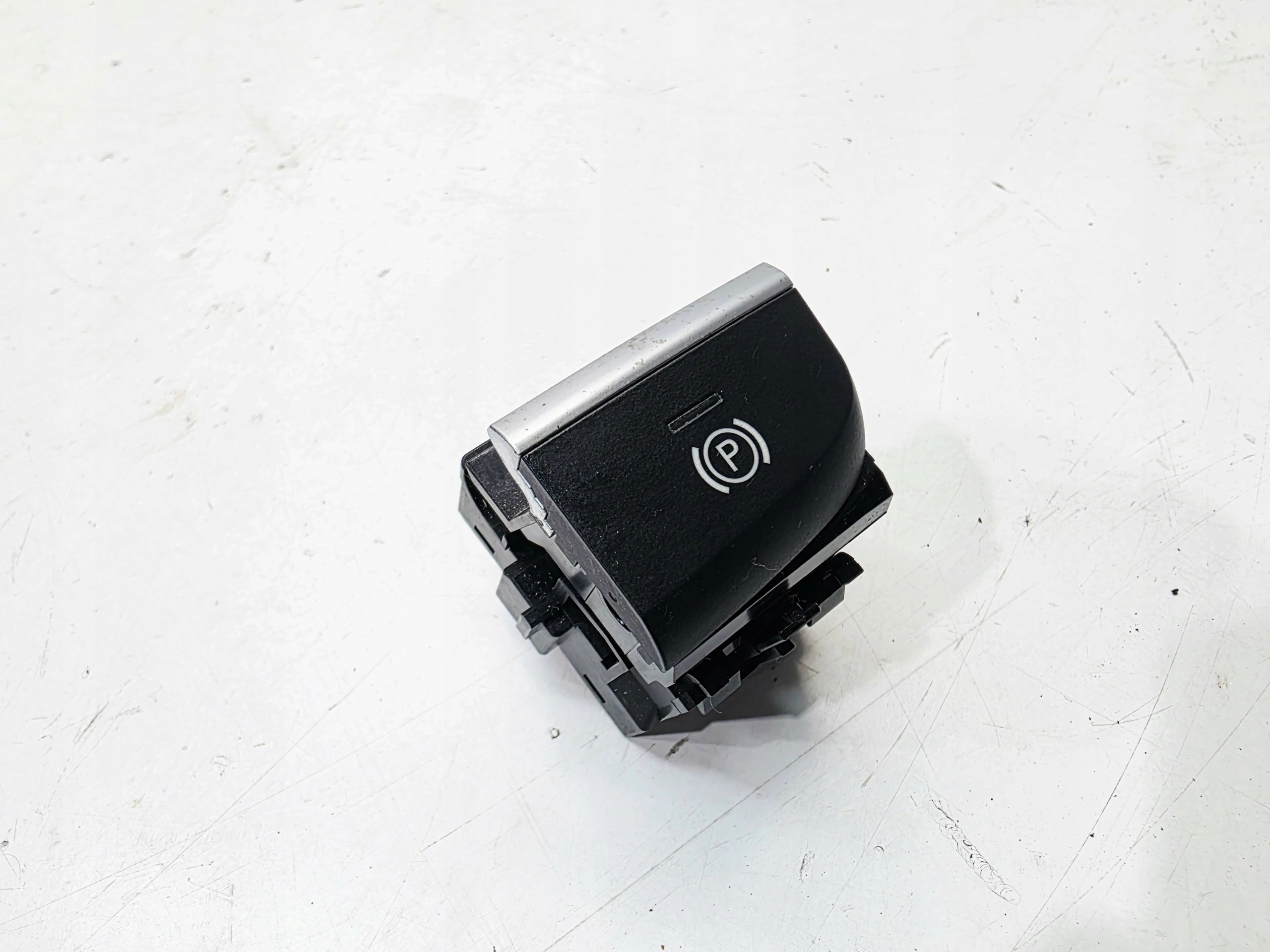 GUZIK elektrická brzda AUDI A3 8V 8V2927225C