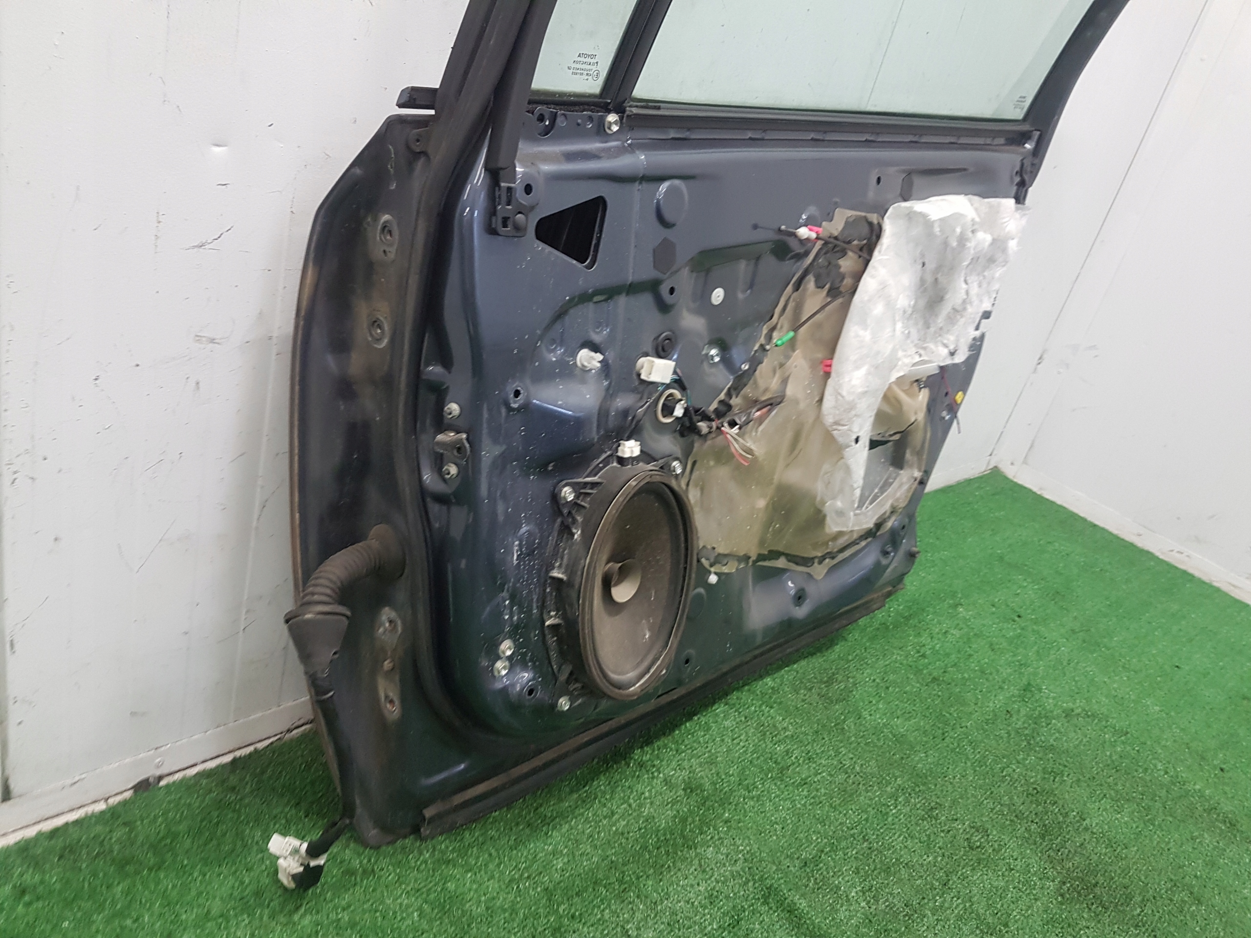 door right front TOYOTA AVENSIS T27
