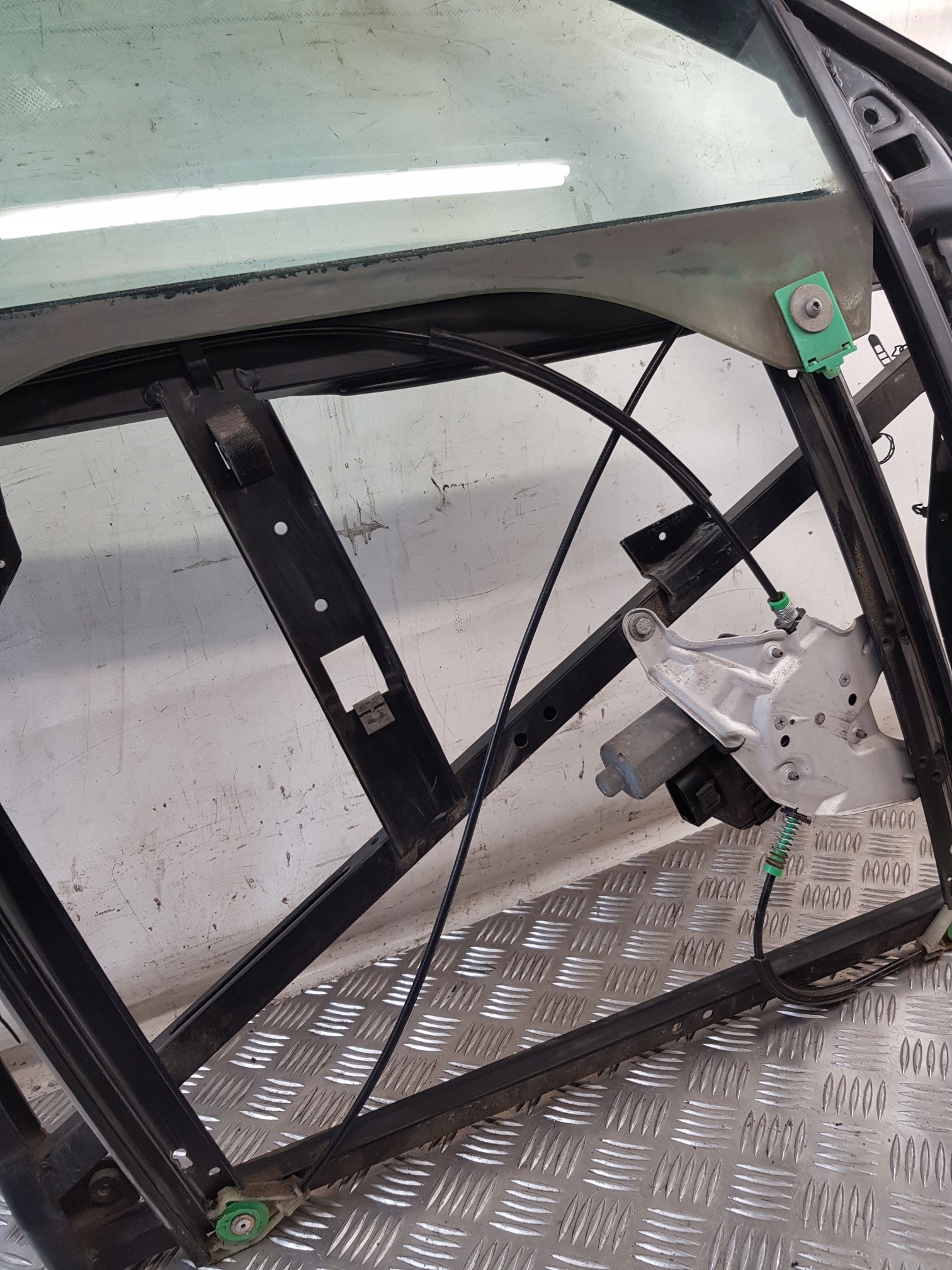 frame door window mini motor right front AUDI A6 C5 sedan 02R