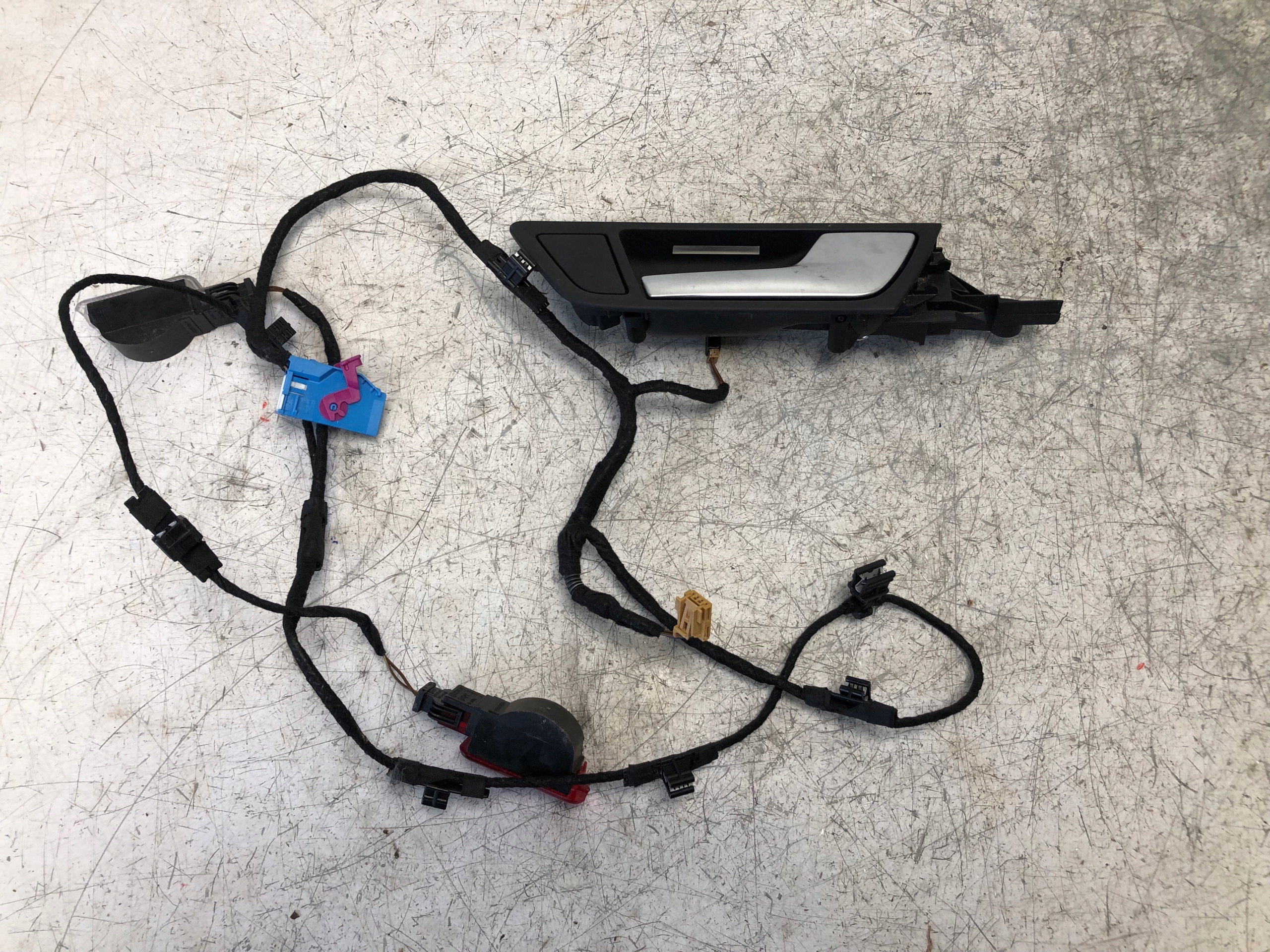 handle inner PODSWIETLENIE right front Q5