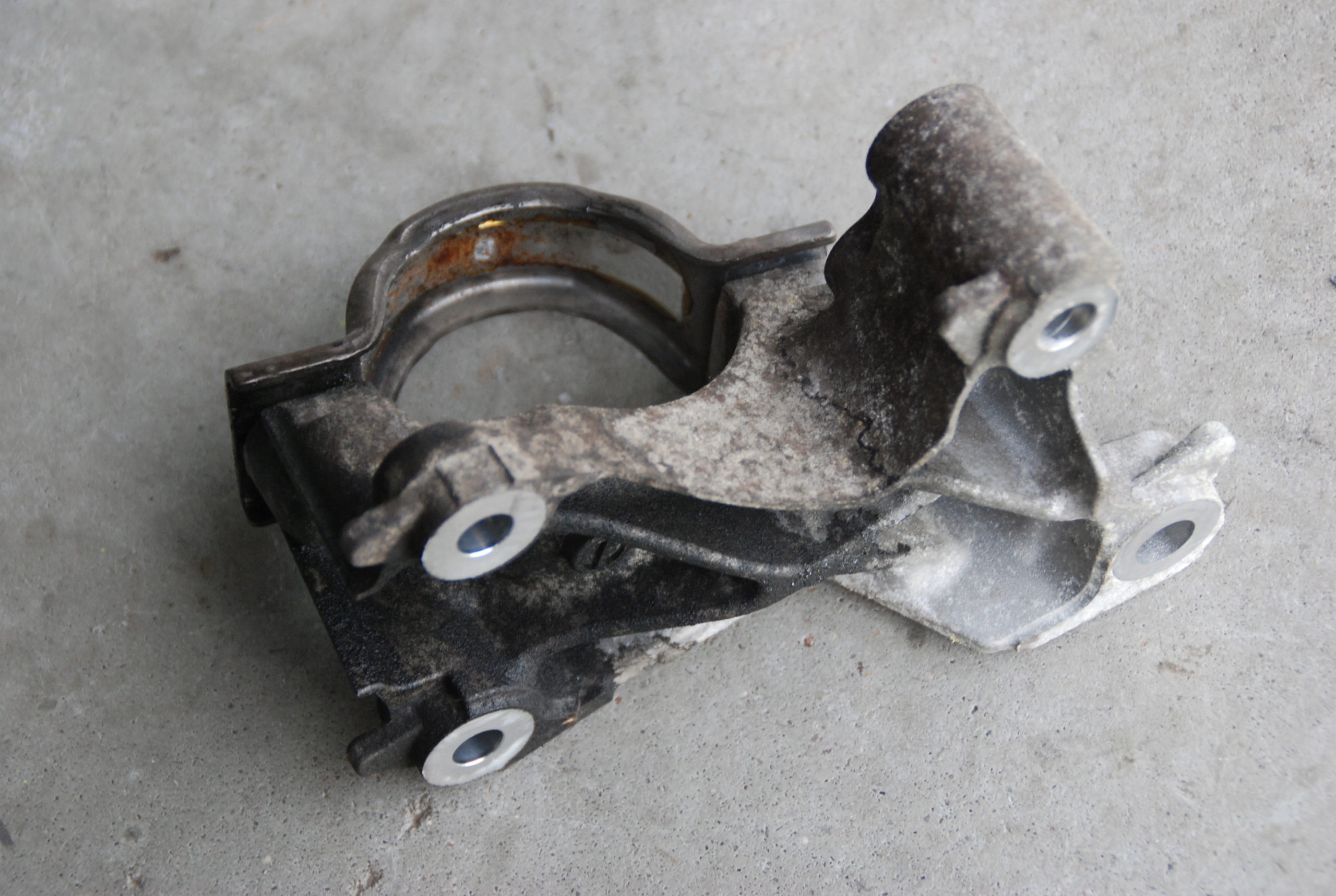 MAZDA CX5 CX-5 1 I 2.2 D ŁAPA PODPORA WSPORNIK PÓŁOSI Typ samochodu Samochody osobowe