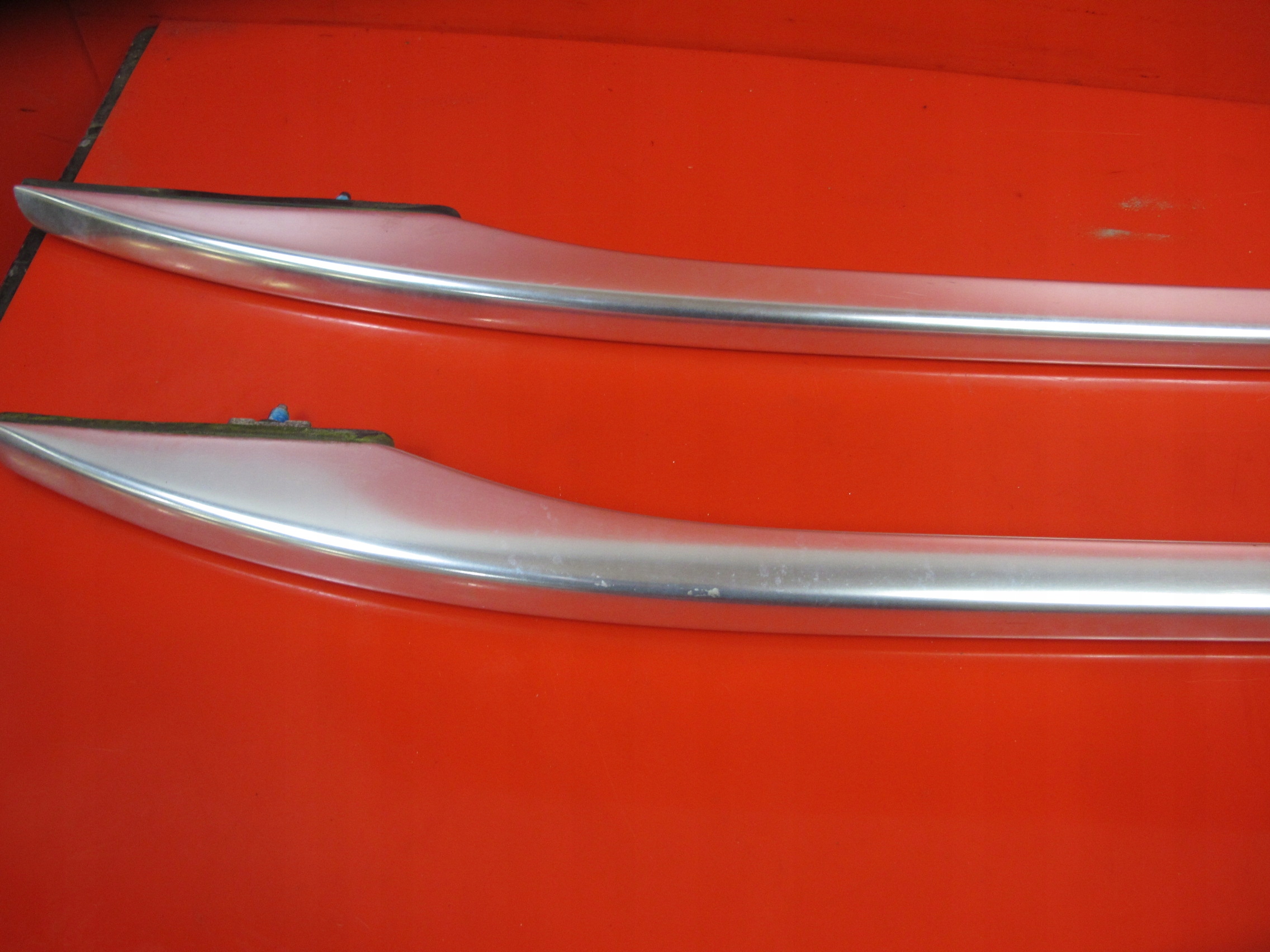 AUDI A4 B7 KOMBI Dachreling dach rechts links KPL
