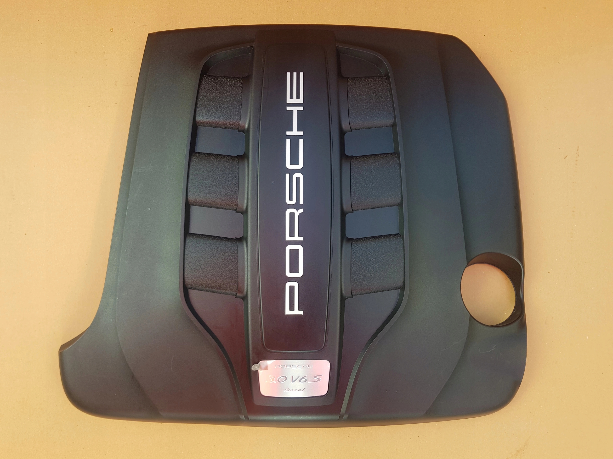 95B103925A - PORSCHE MACAN 3.0 V6 S Дизель кришка двигуна