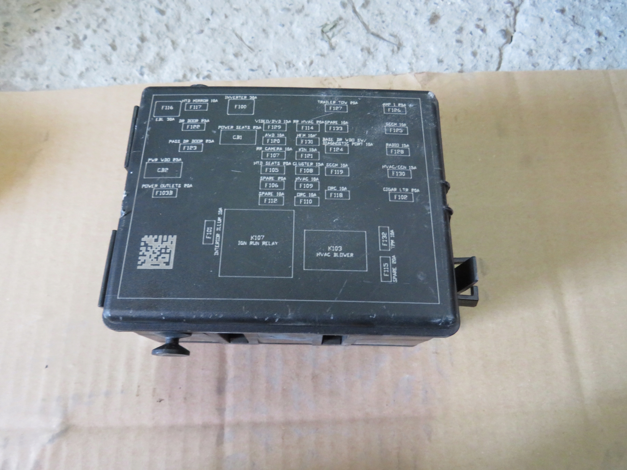 SKRZYNKA BEZPIECZNIKOW MODUL FIAT FREEMONT 2 0