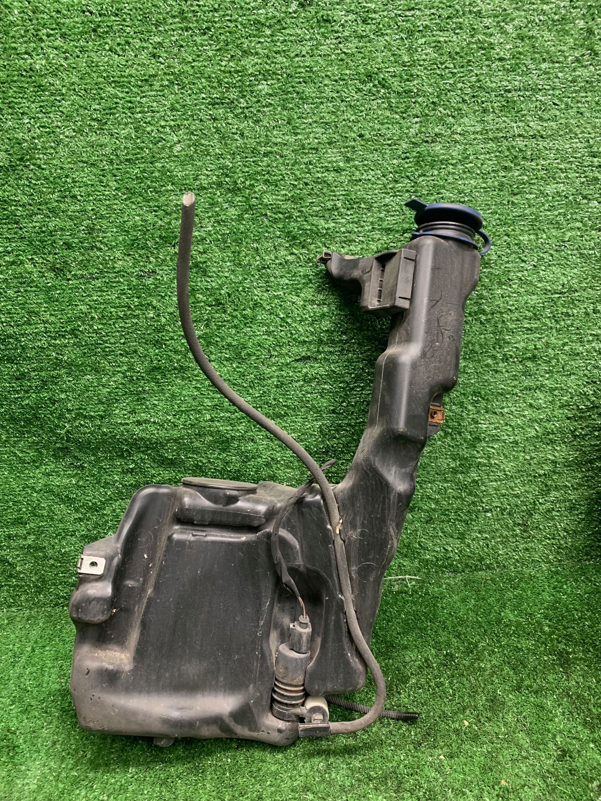 washer fluid tank MERCEDES W204 A2048601760