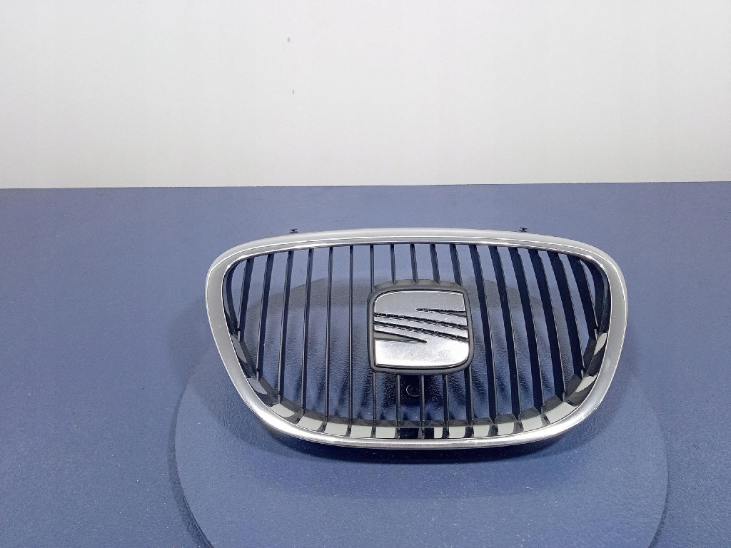 seat Toledo III ALTEA Leon II решетка радиатора 5P0853654