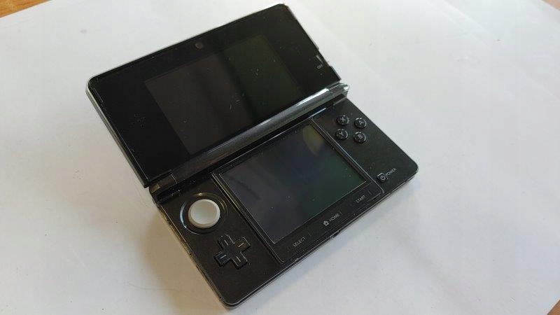 KONSOLA NINTENDO 3DS CZARNA + KARTA PAMIĘCI + ORG ŁAD + DOCK + ETUI Producent Nintendo