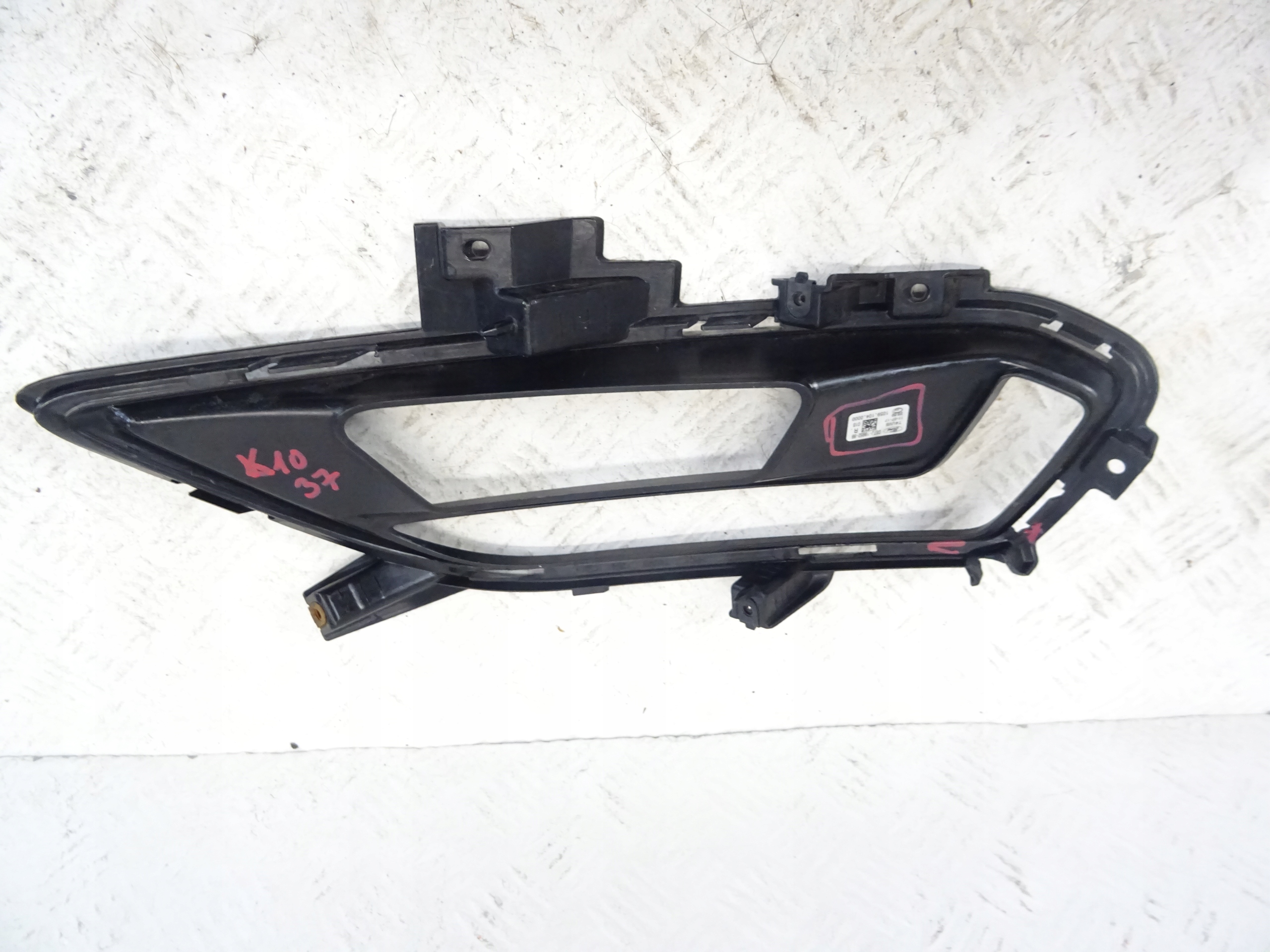 grid of a bumper front front right FORD MONDEO MK5 DS7J-19952-BB