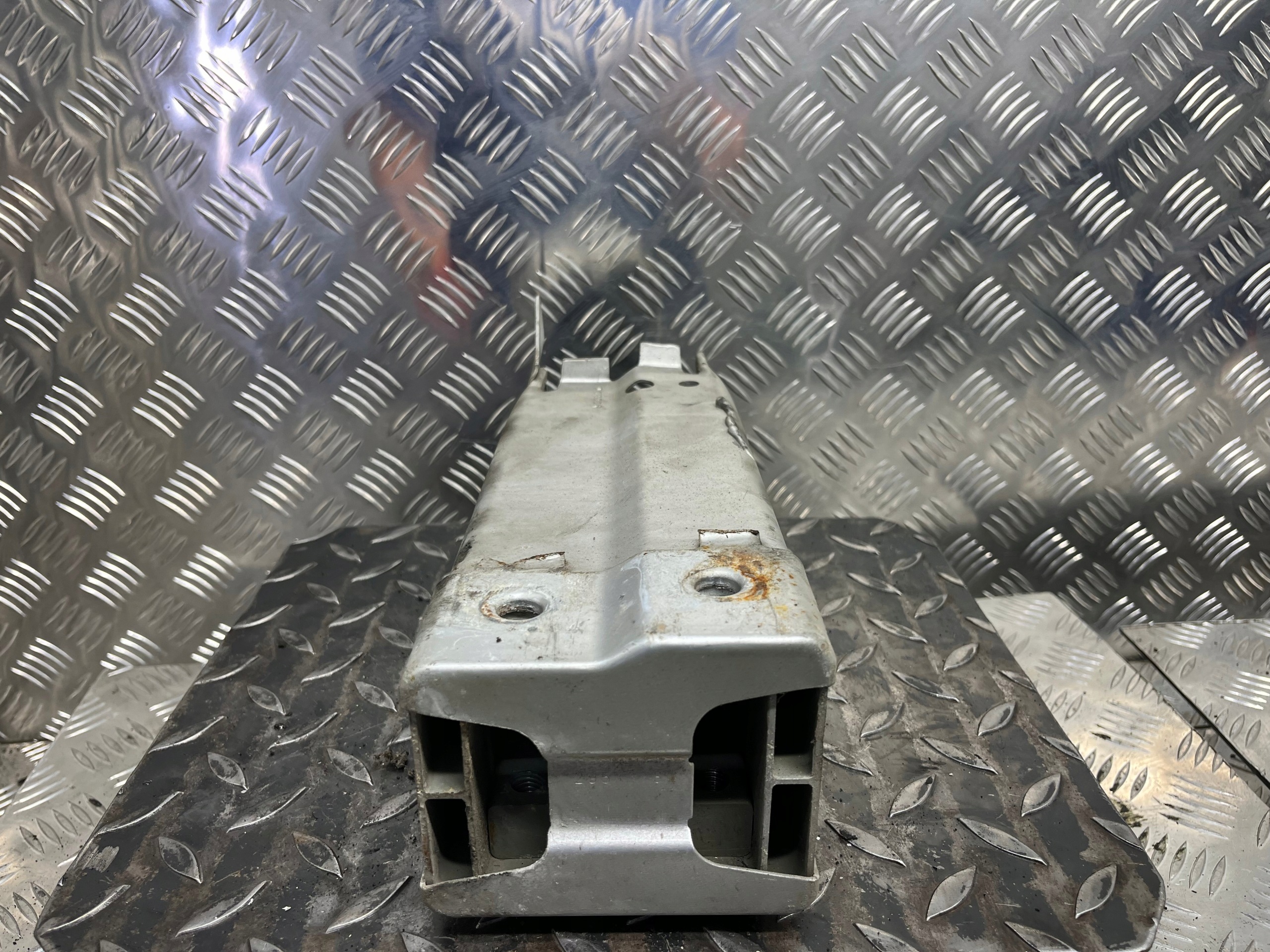 beam tip right front OPEL INSIGNIA 13235555