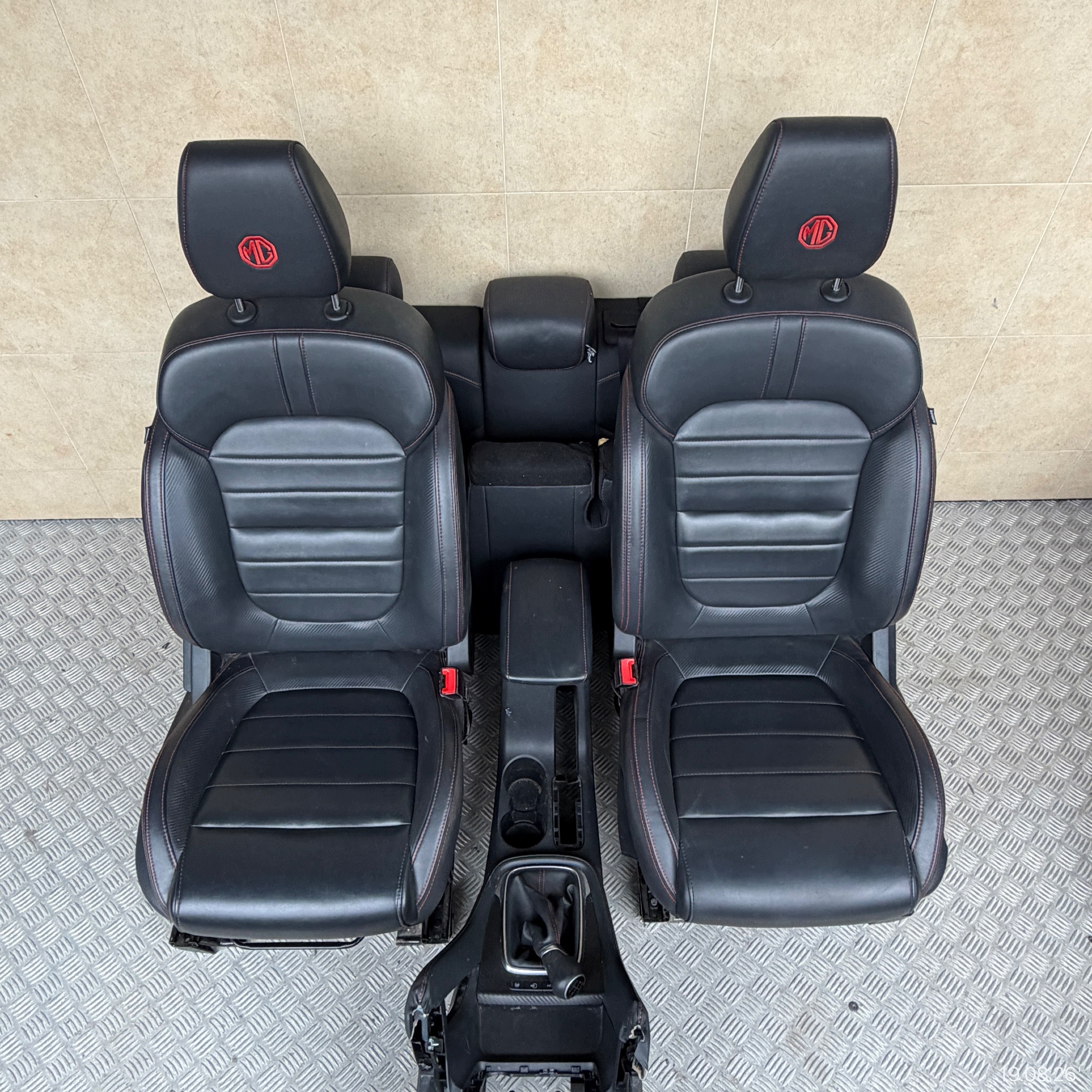 Sitze SKORZANE TUNEL Sitz KOMPLET MG ZS 2023 ROK