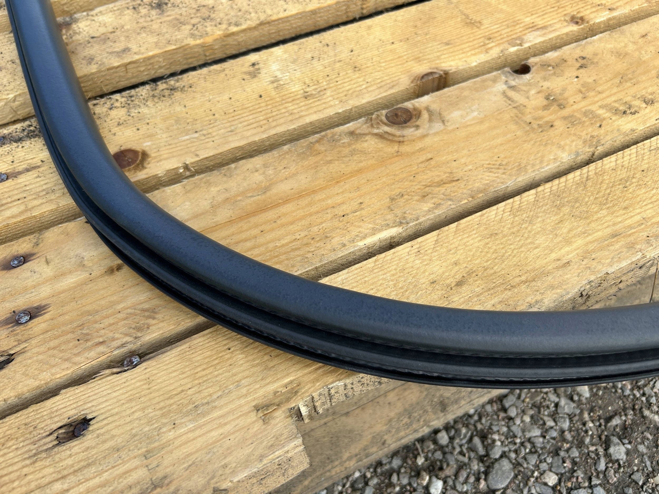 gasket door front front left Lincoln Continental 2017r