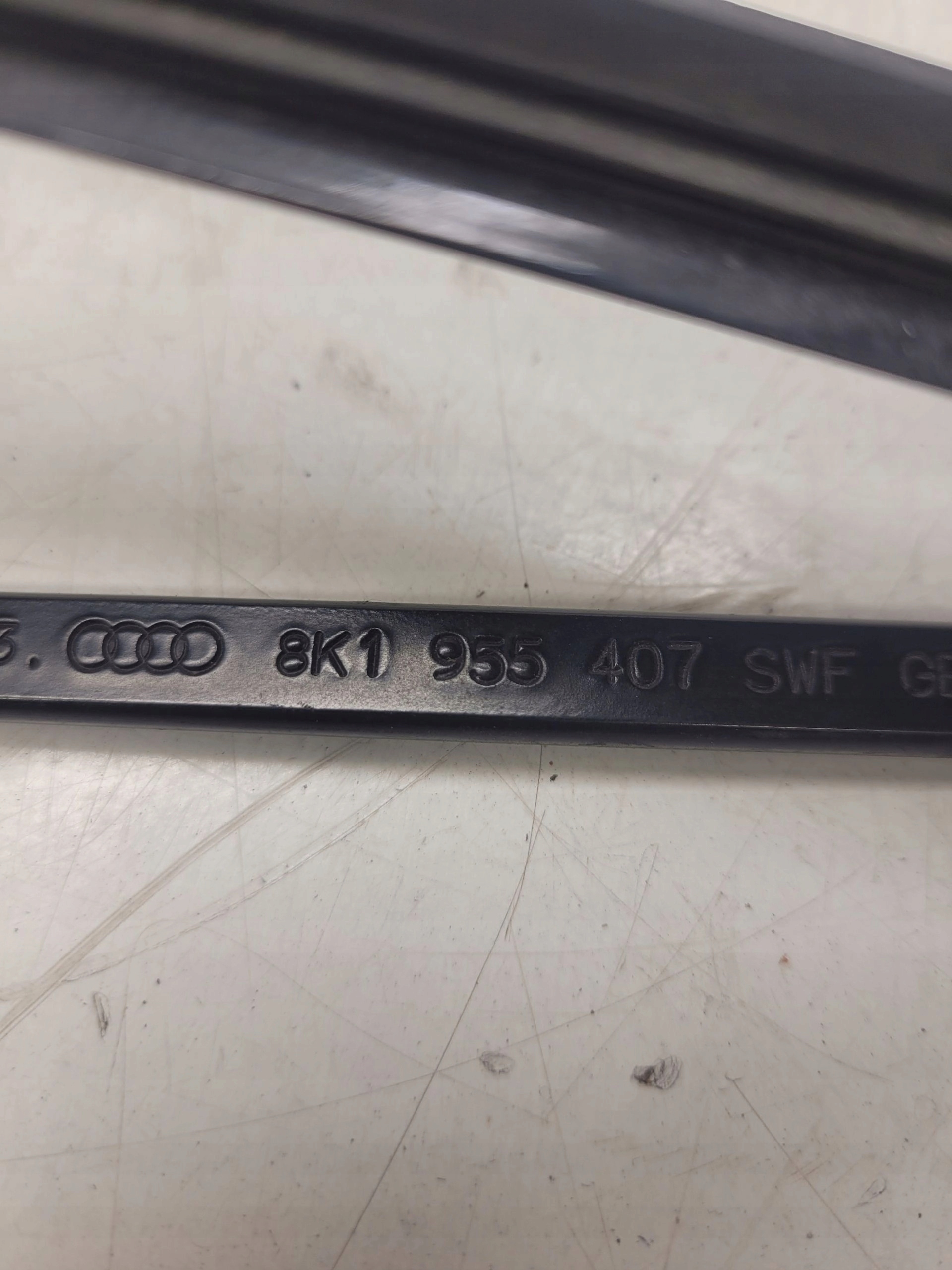 wiper arm left AUDI A4 B8 EU 8K1955407