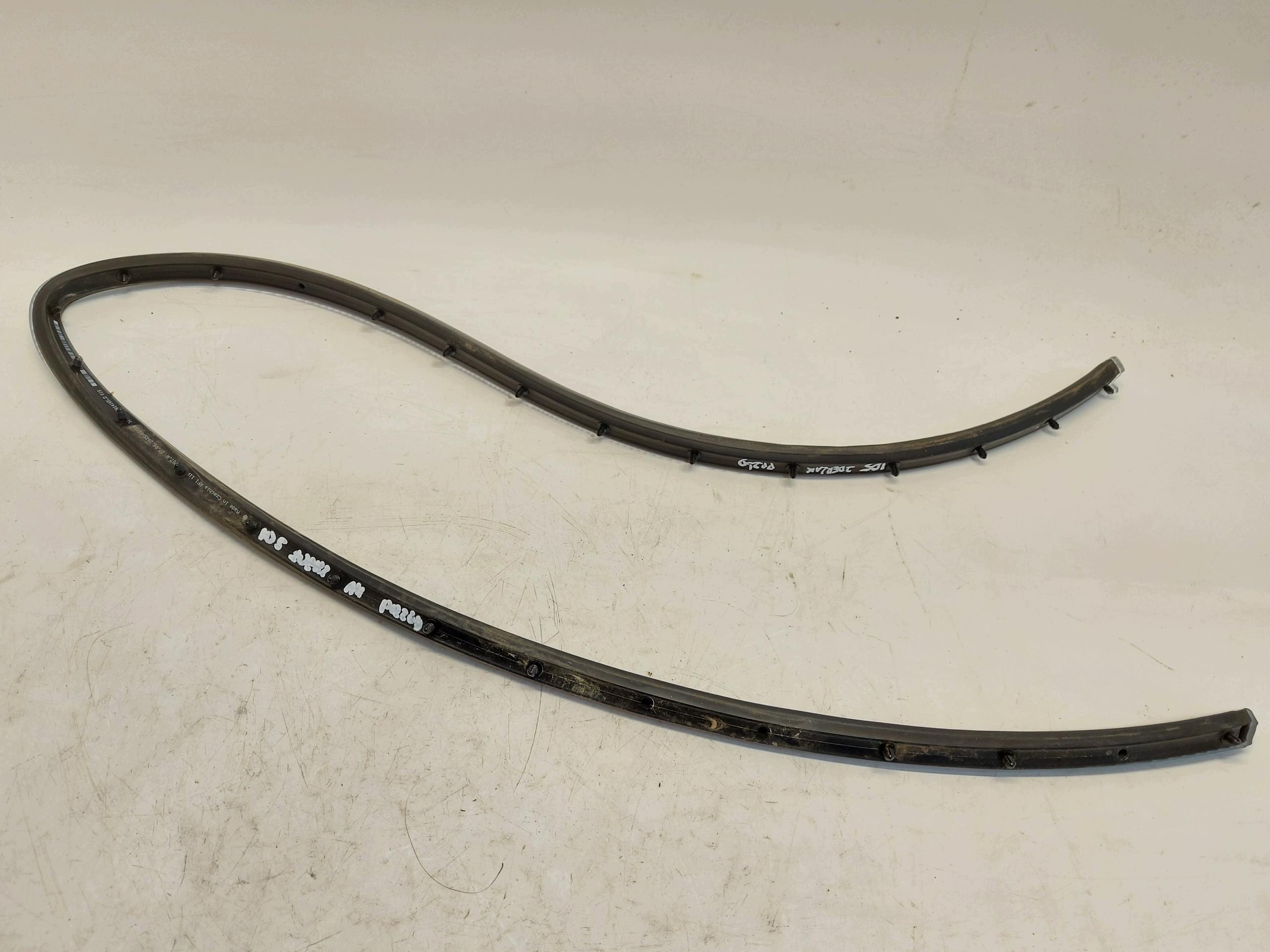 VW ID5 GTX 11E Joint du capot 11A823707