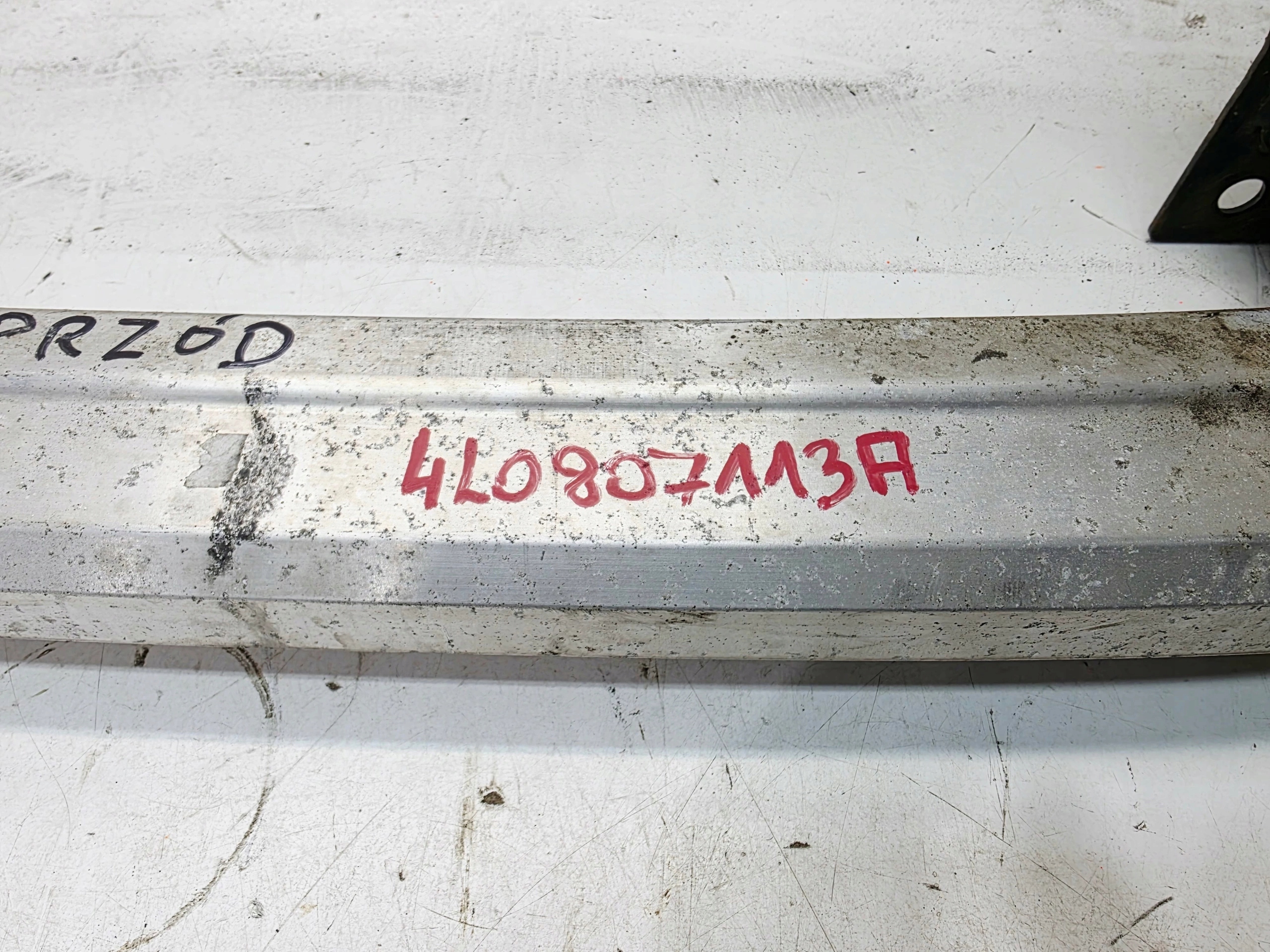 sider below bumper front below RADAR AUDI Q7 4L 4L0807113A