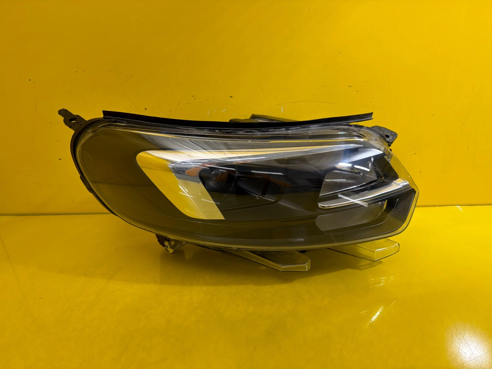 light right front Opel Zafira D Vivaro C Xenon 2016- 9832836480
