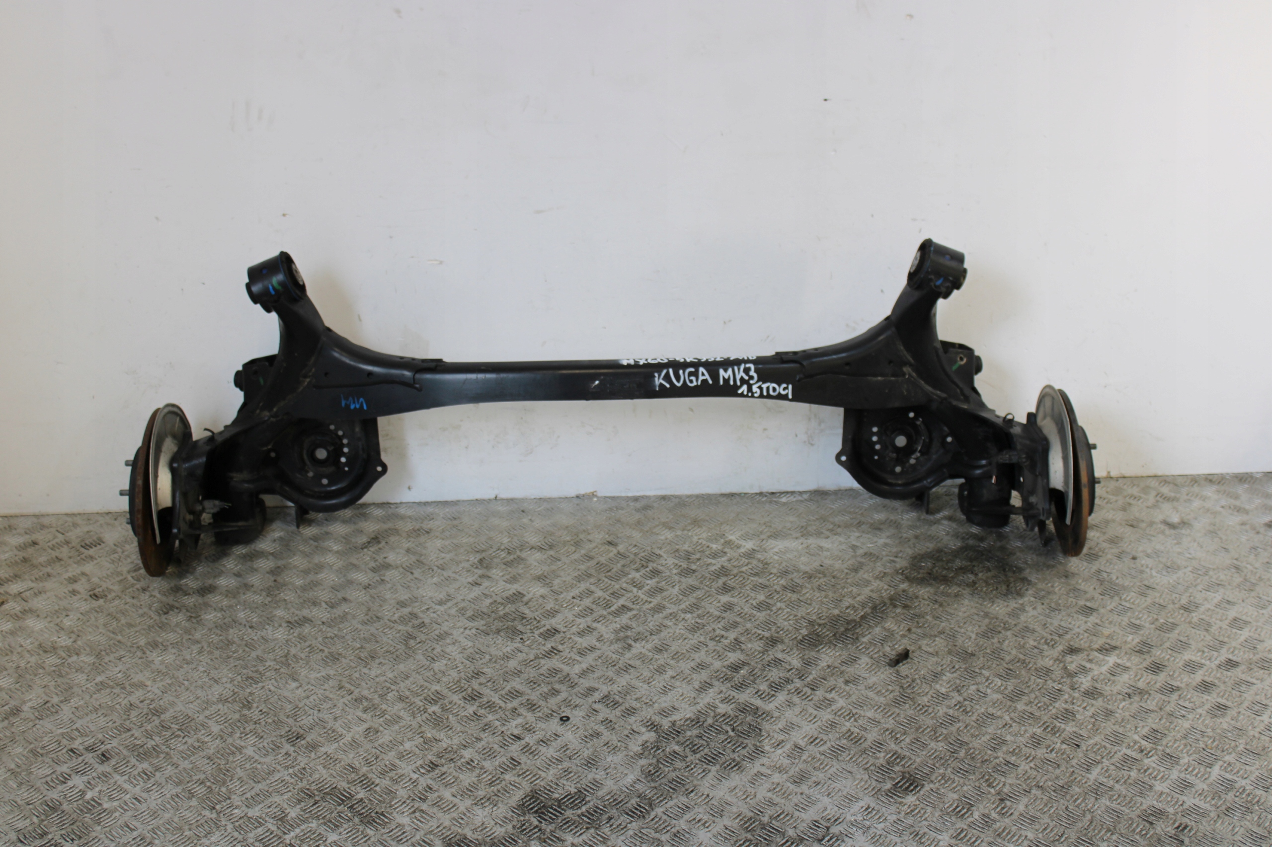 BELKA OŚ OŚKA ZAWIESZENIE TYŁ TYLNE FORD KUGA MK3 ST-LINE