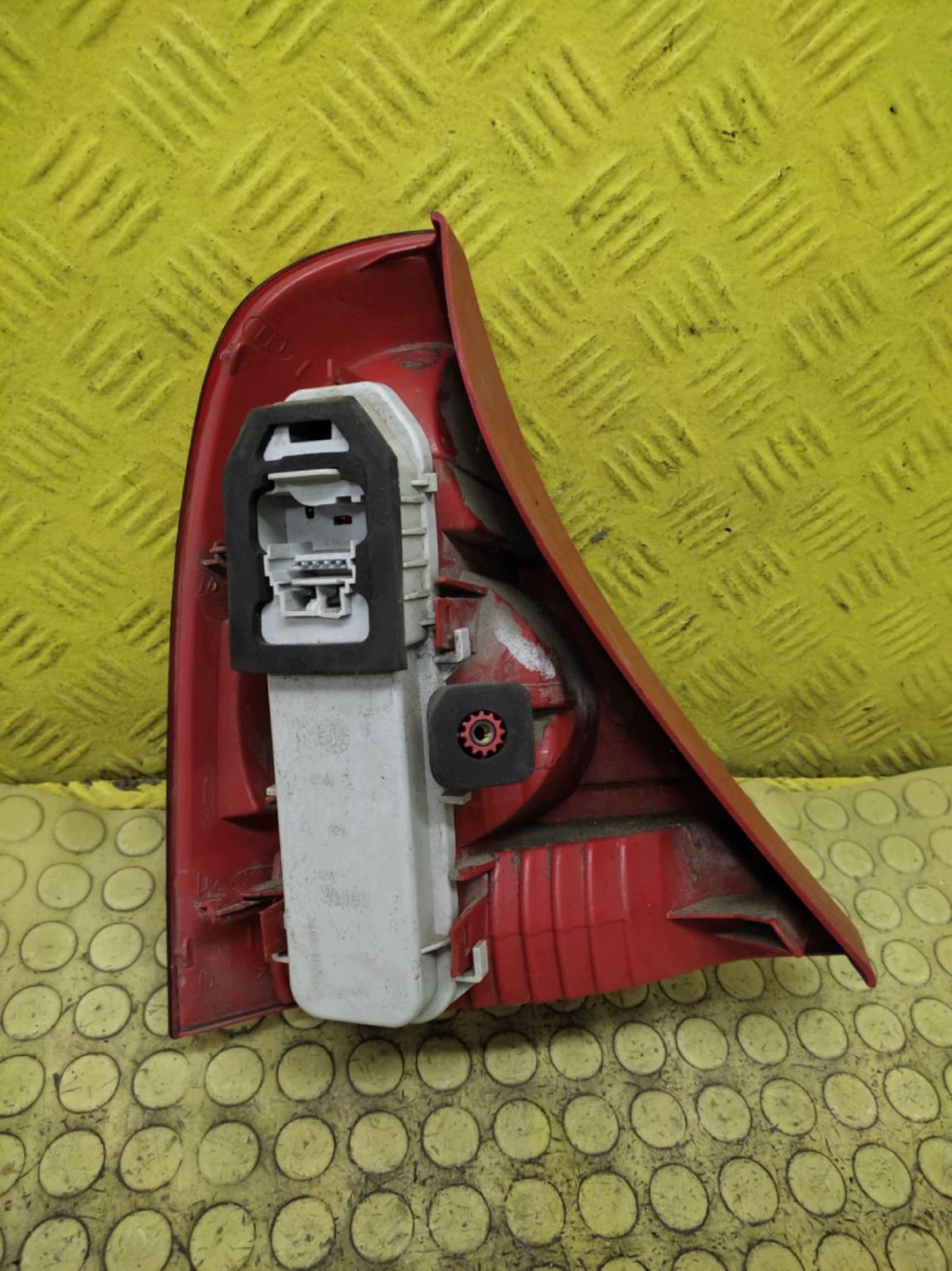 RENAULT CLIO II LIFT light right rear part 8200071414