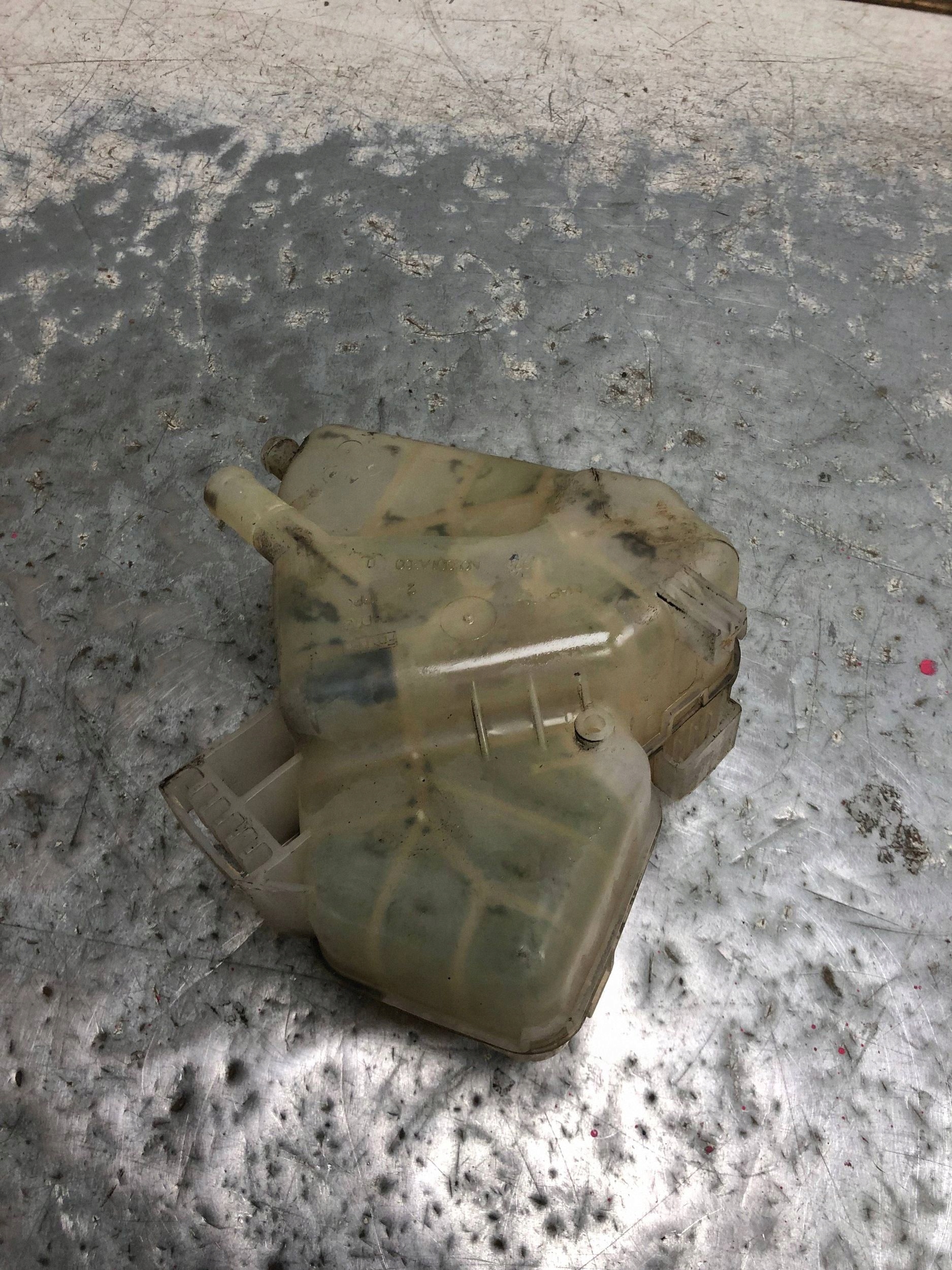 Réservoir eau FORD FIESTA MK7 8V21-8K218-AB