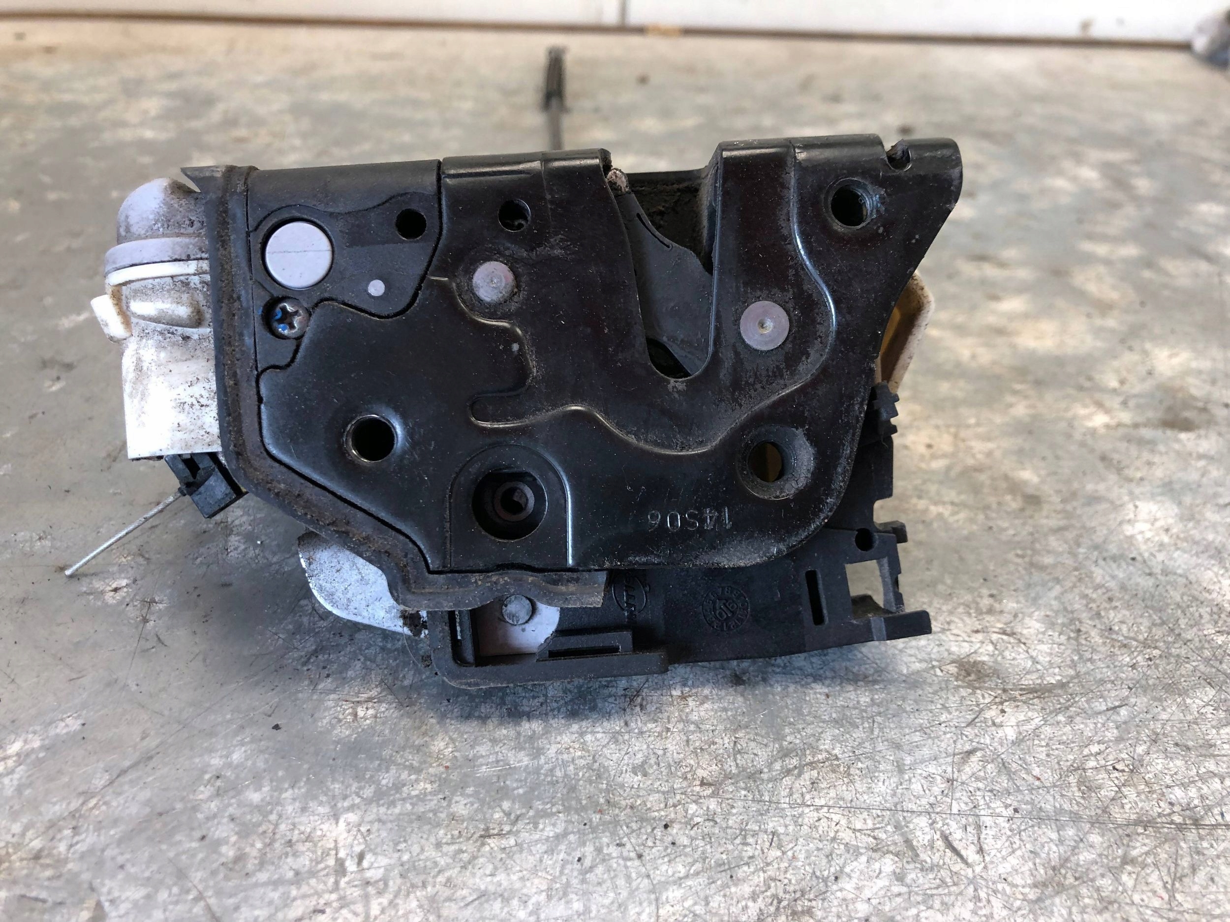 lock door left front SEAT LEON II 1P1837015